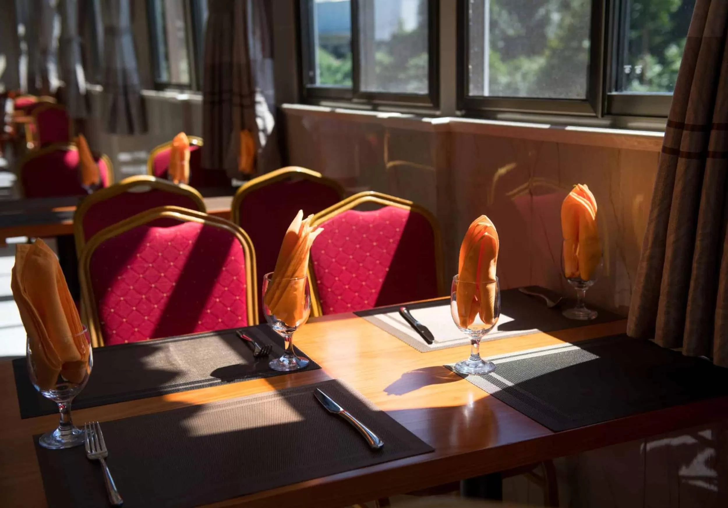 Restaurant/places to eat in Riverside Hotel