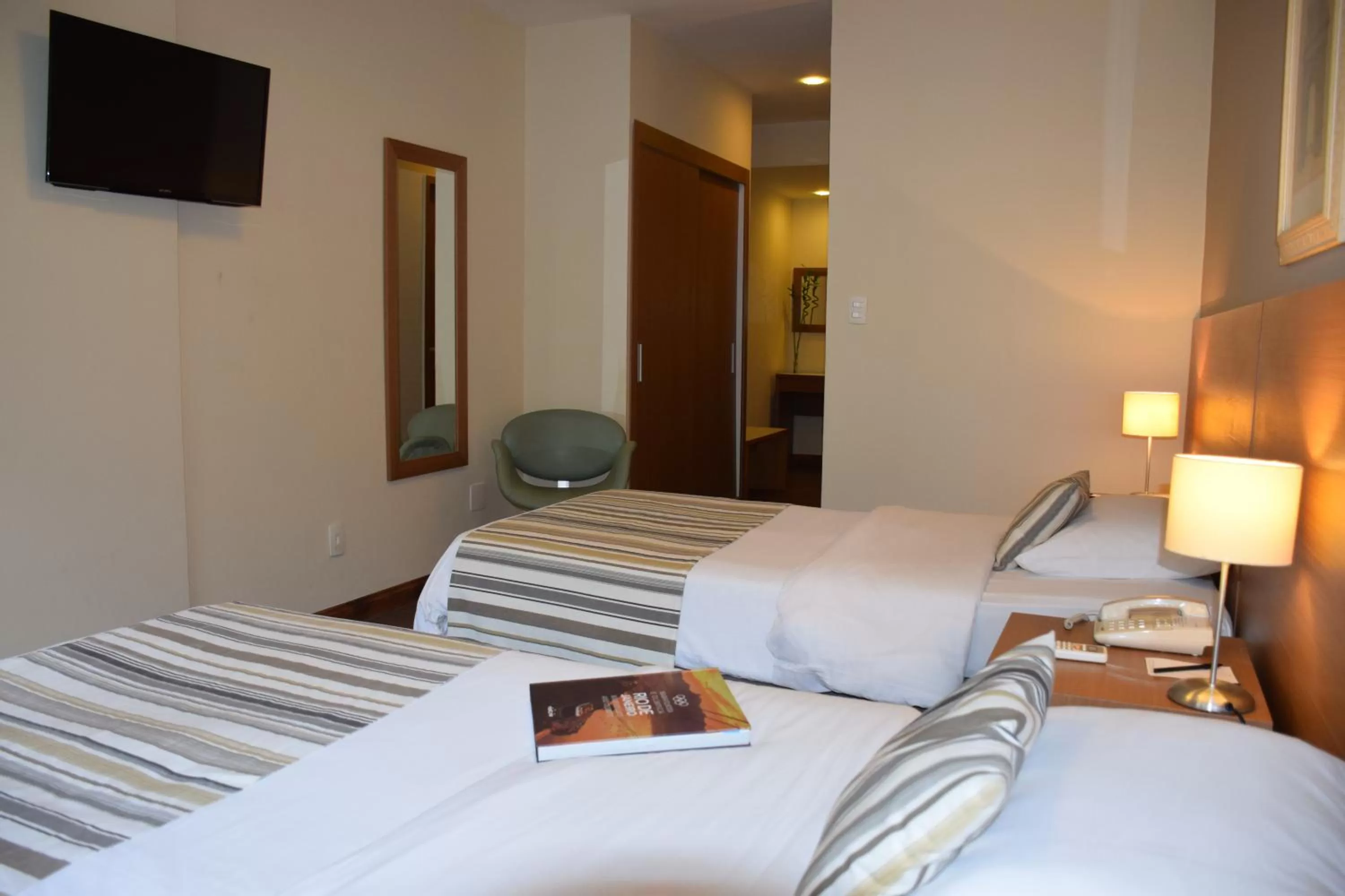 Photo of the whole room, Bed in Augusto's Rio Copa Hotel