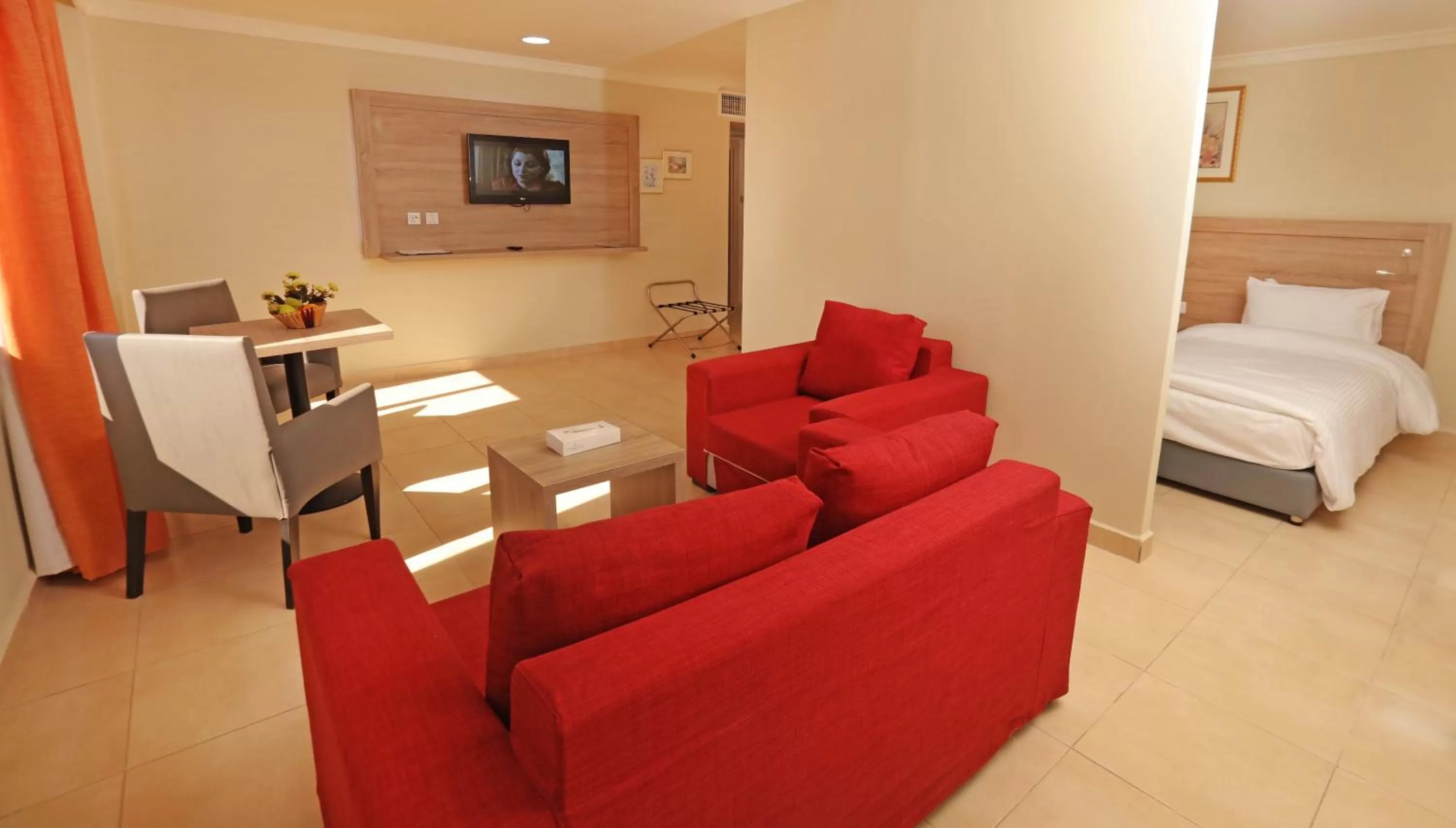 Shower, Seating Area in Golden Tulip Aqaba