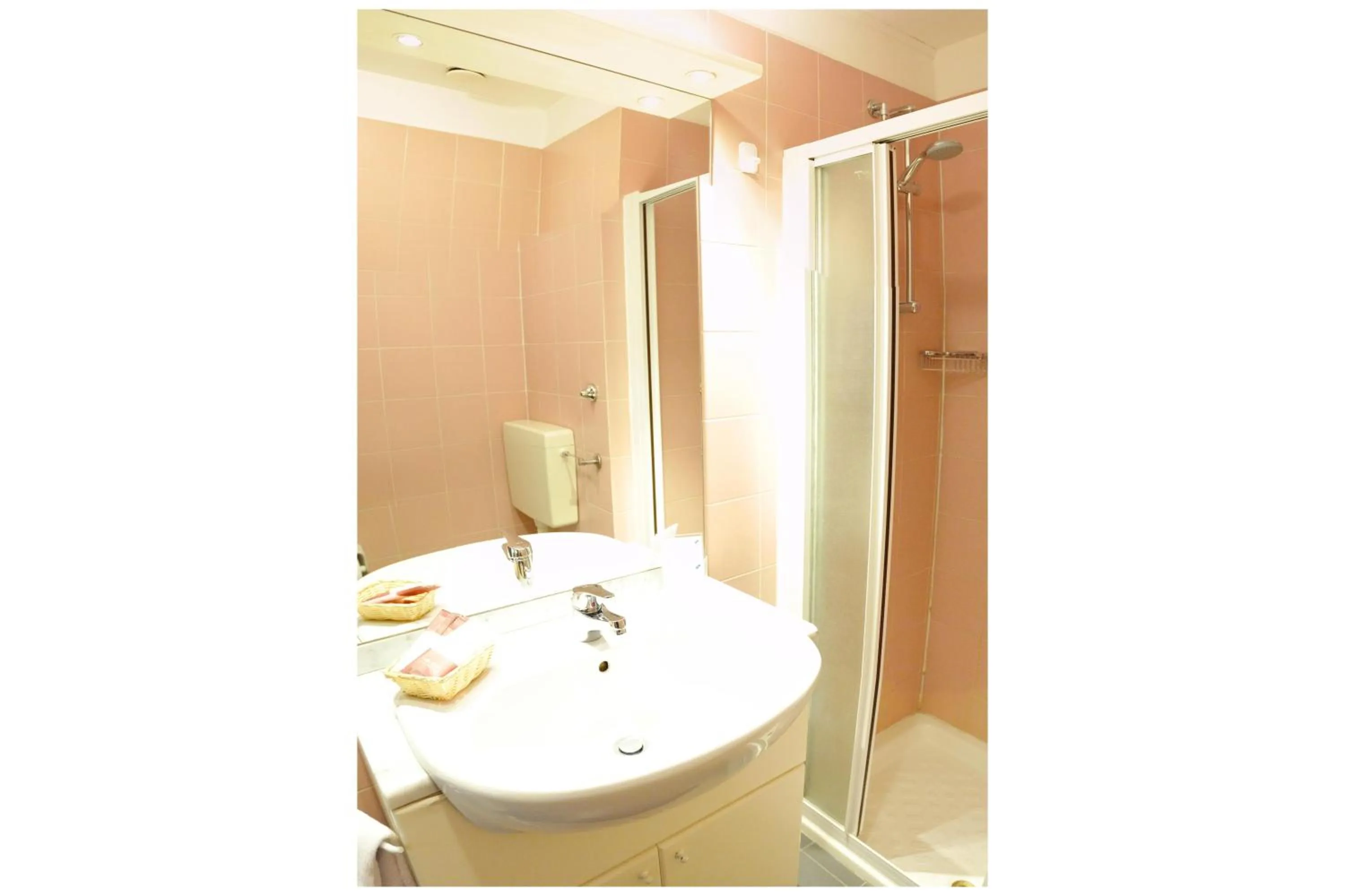 Bathroom in Rometta Hotel