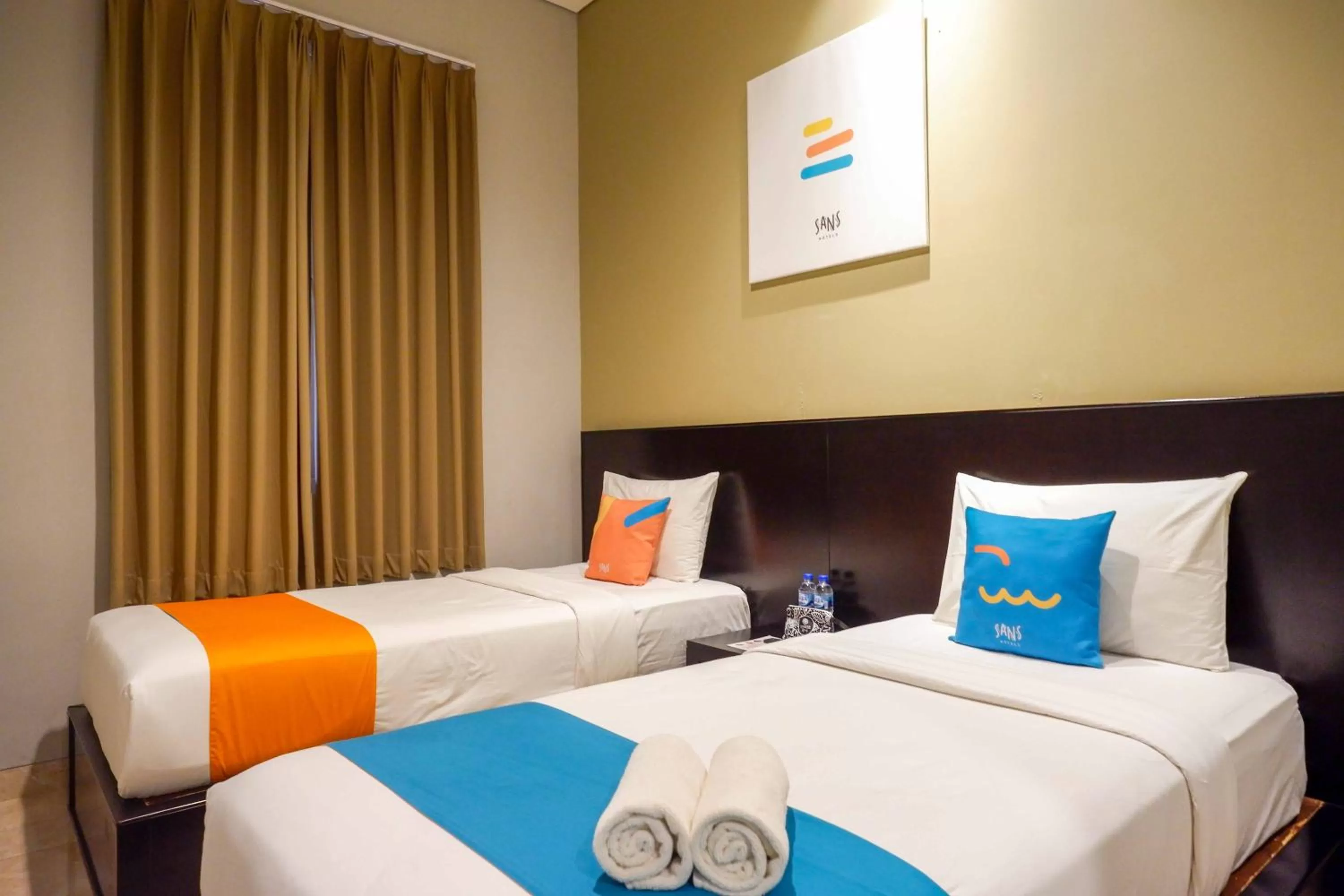 Bedroom, Bed in Sans Hotel Empress Simpang Lima