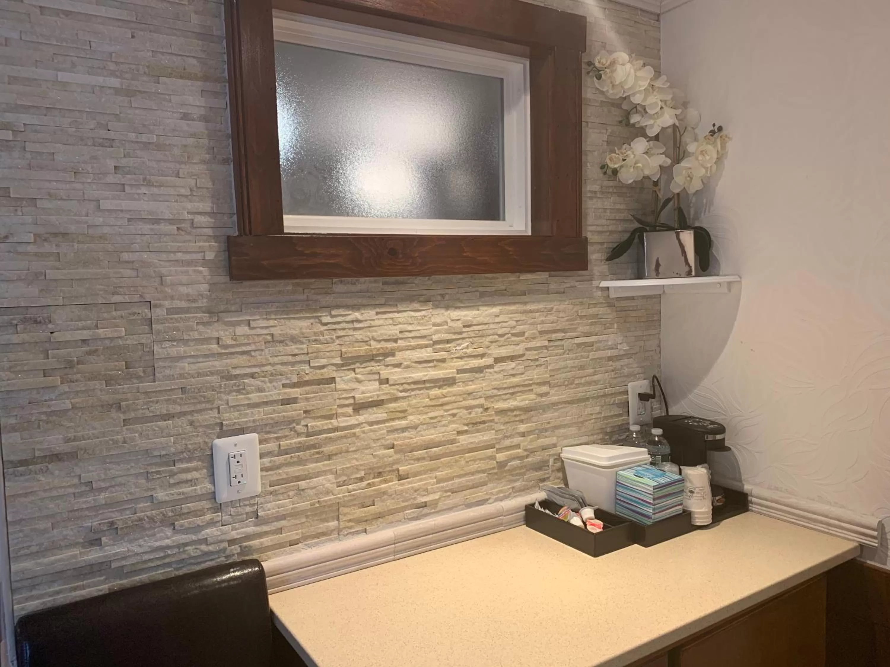 Coffee/tea facilities in Atlantic Coast Inn