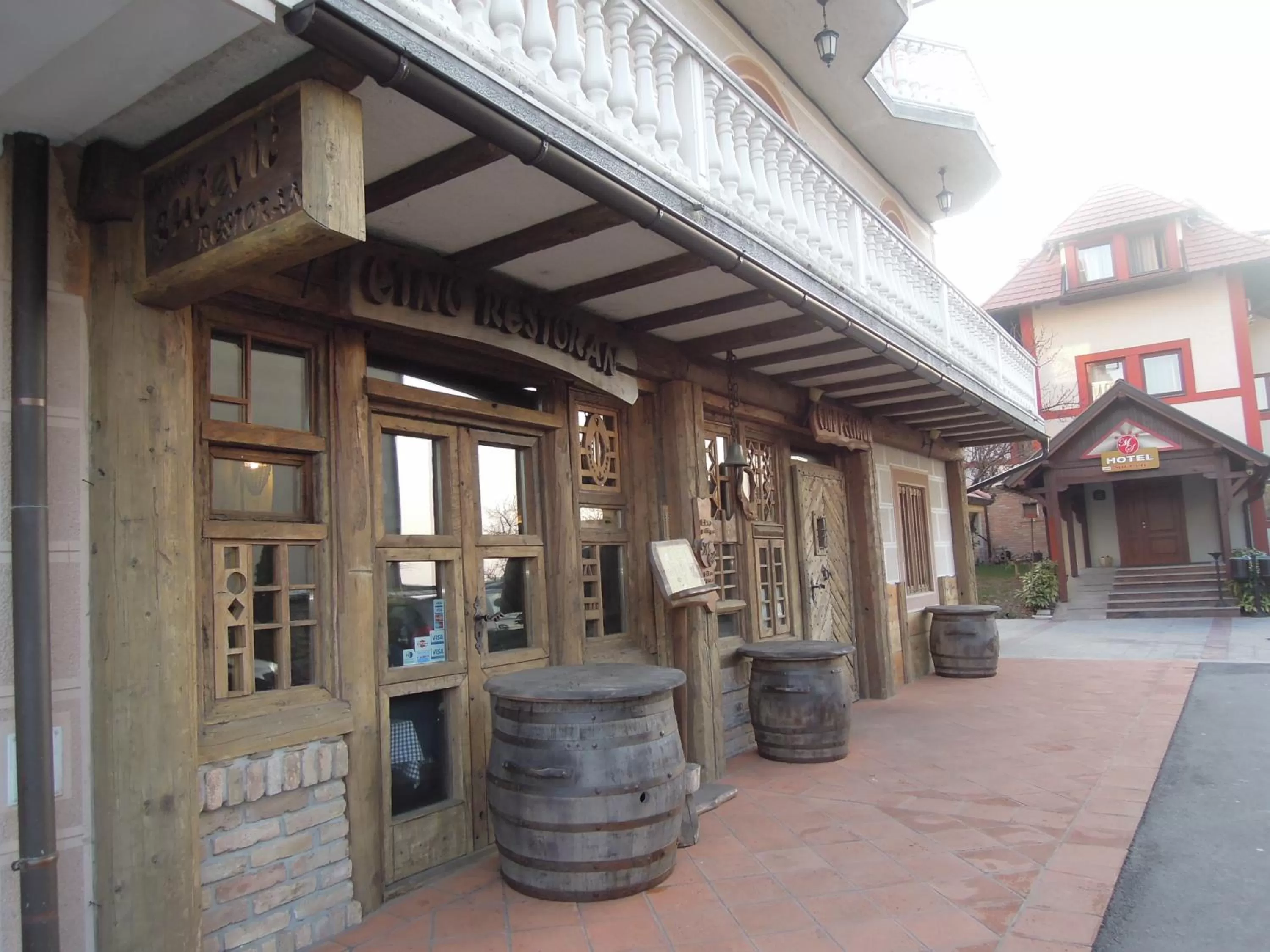 Restaurant/places to eat in Hotel Sucevic Garni