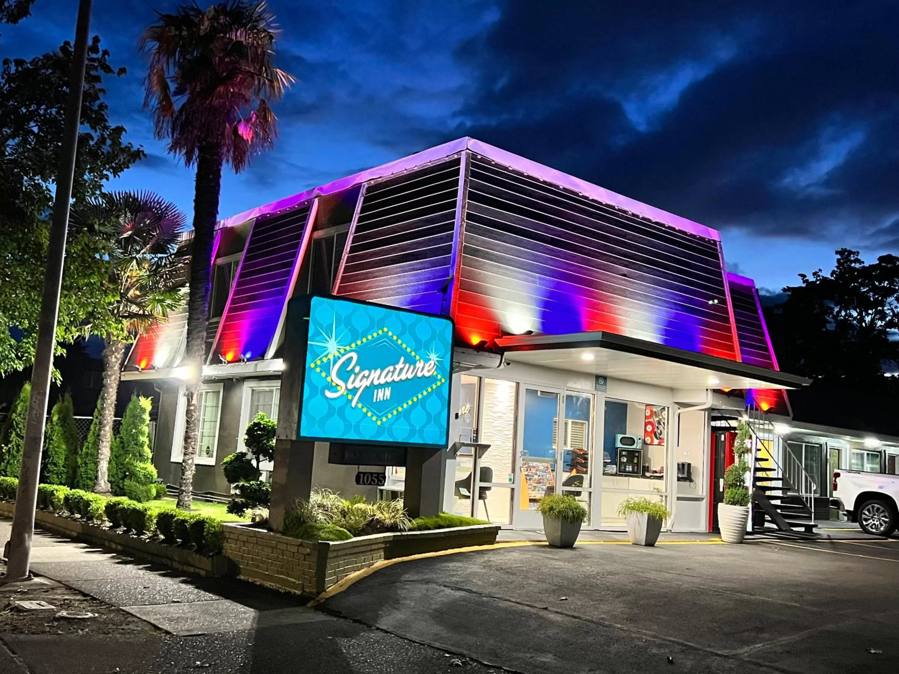 Property building in Signature Inn Eugene