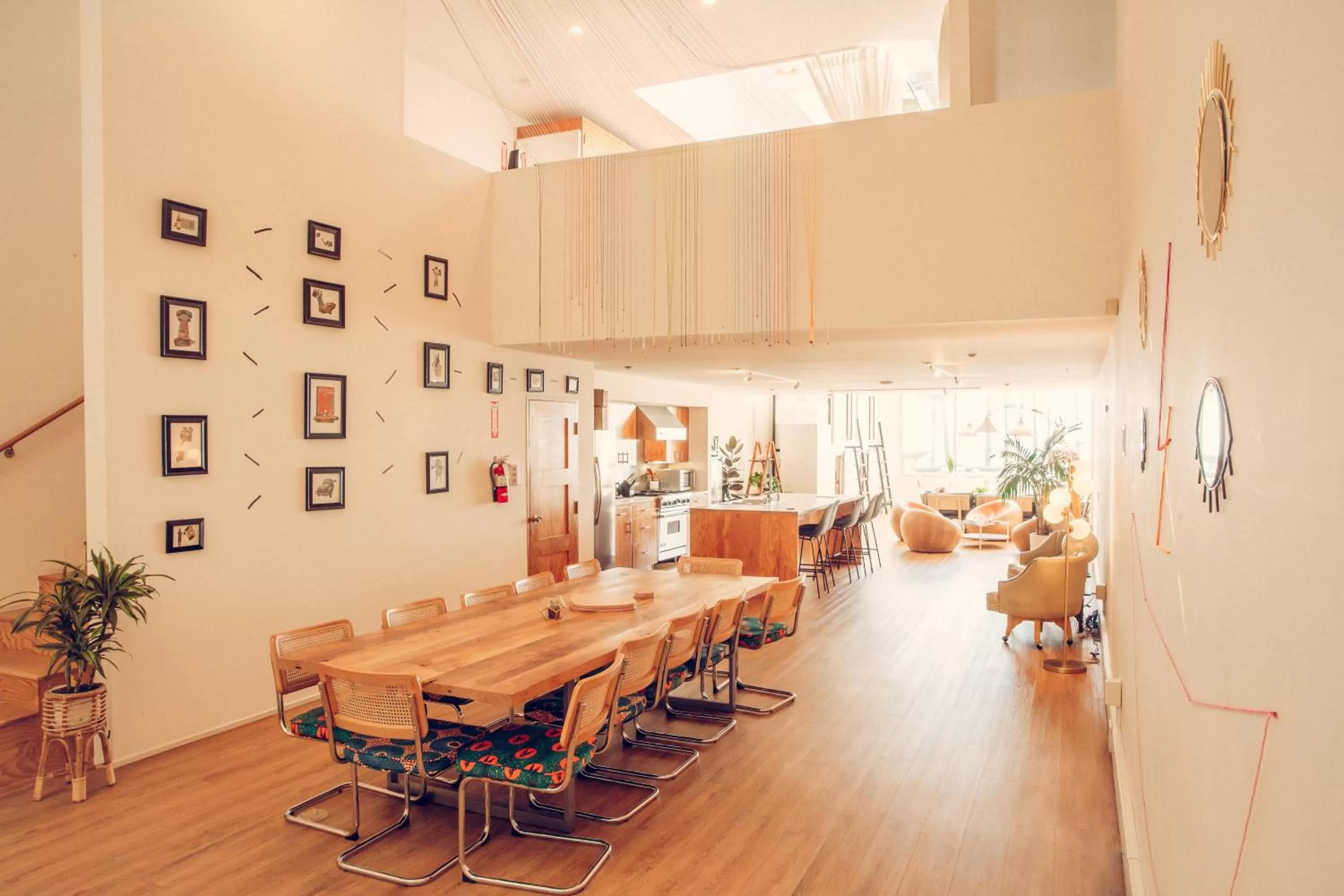 Living room, Restaurant/Places to Eat in STAY OPEN Venice Beach