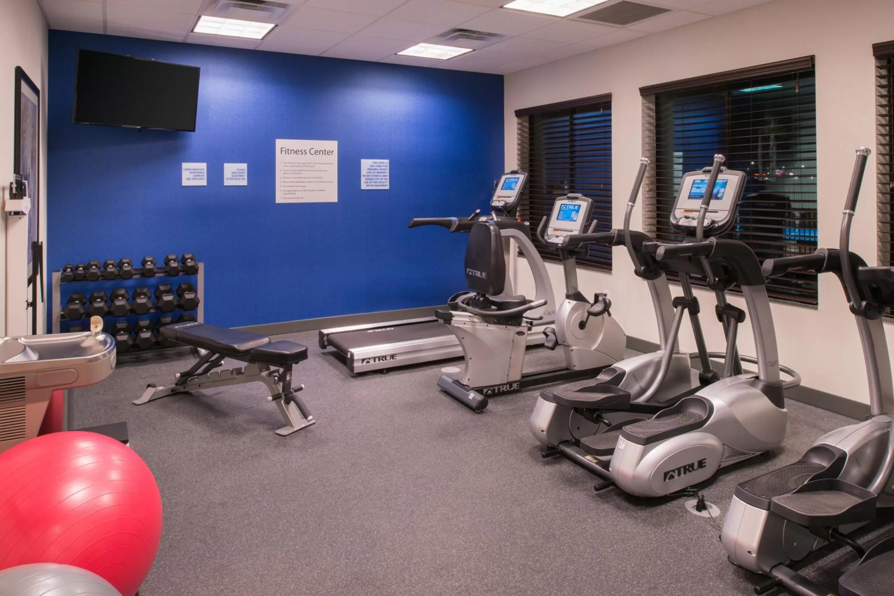 Fitness centre/facilities in Holiday Inn Express & Suites Bakersfield Airport by IHG