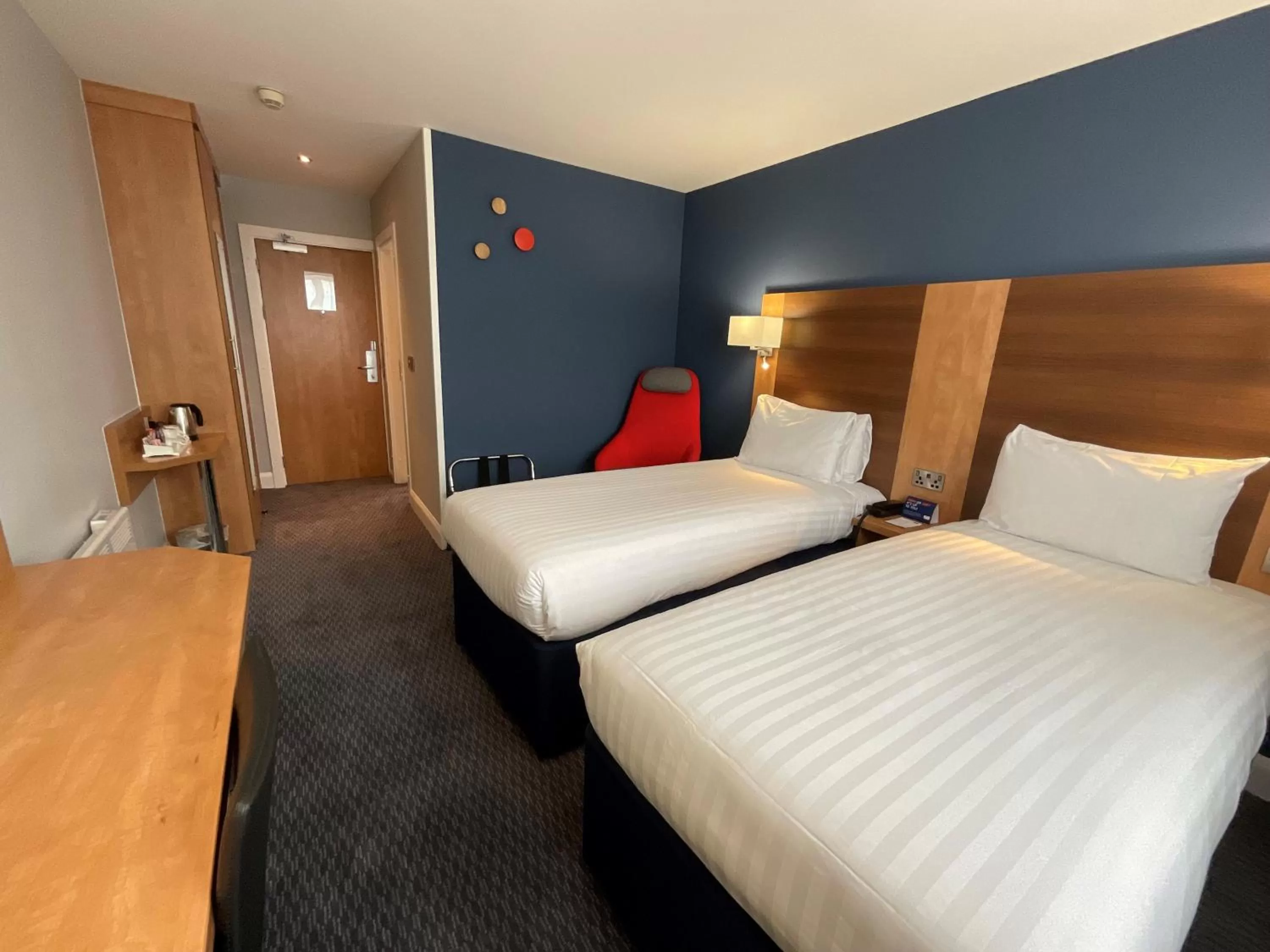 Bed in Holiday Inn Express Nuneaton by IHG