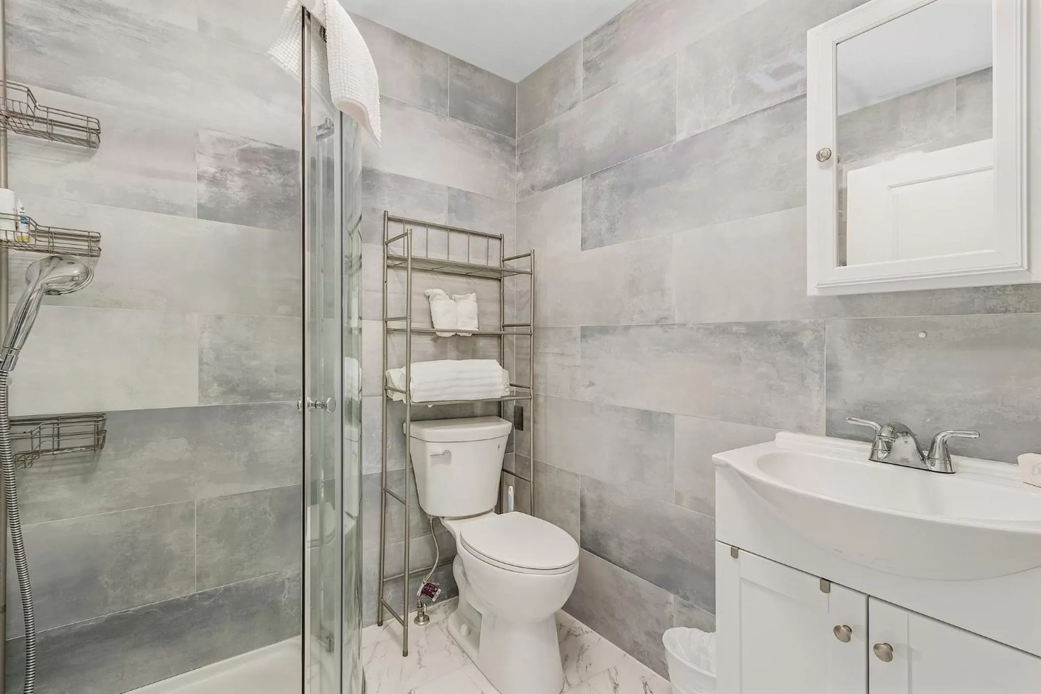 Shower in Matlacha on Shoreview