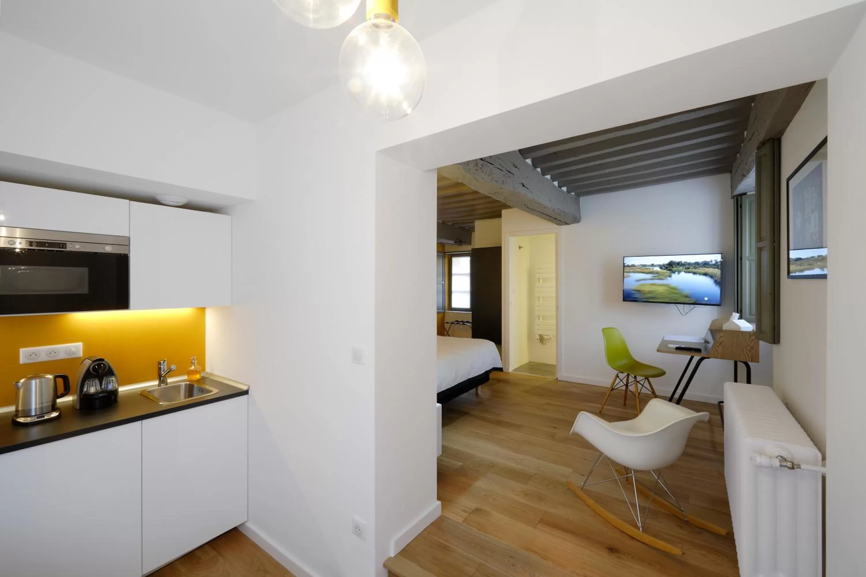 Photo of the whole room in Les Maisons du Pont - Charme & Caractère