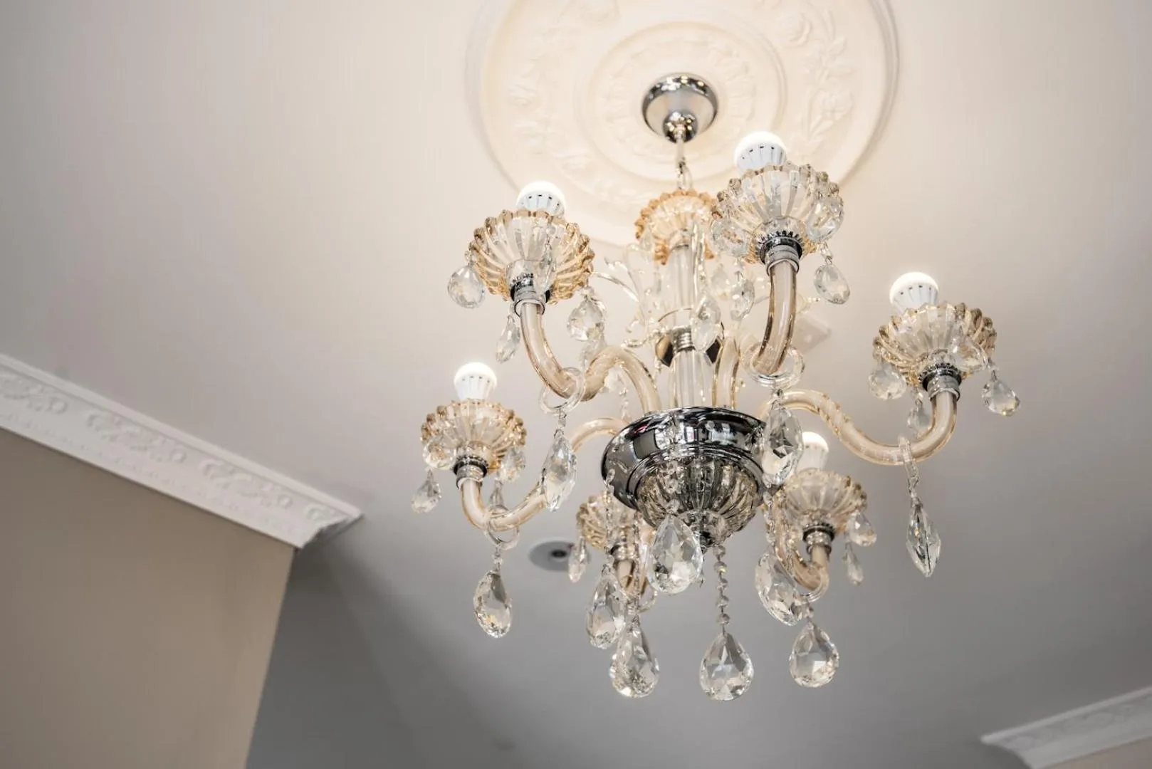 Decorative detail in Lily Sands Inn