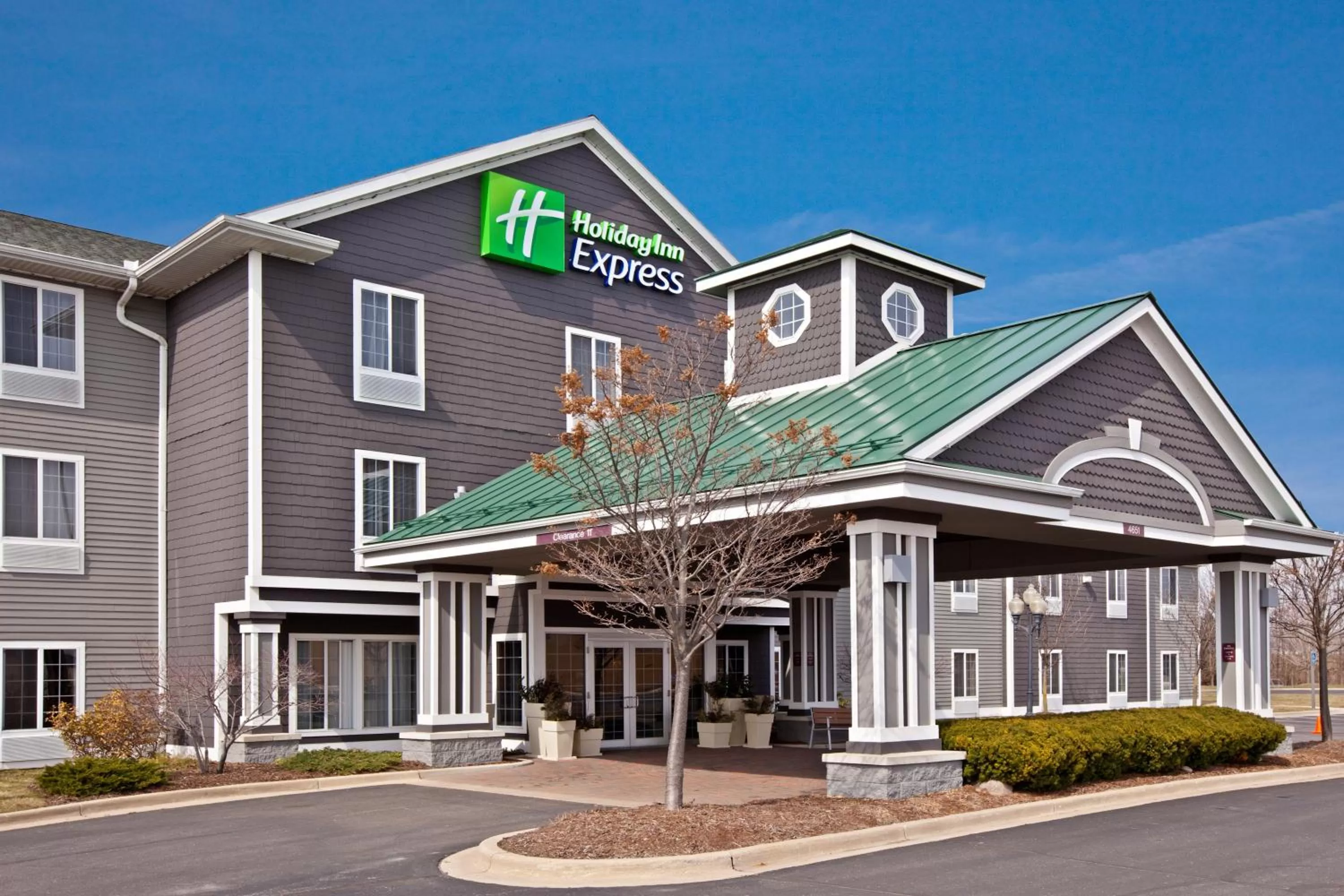 Property building in Holiday Inn Express Grand Rapids Southwest by IHG