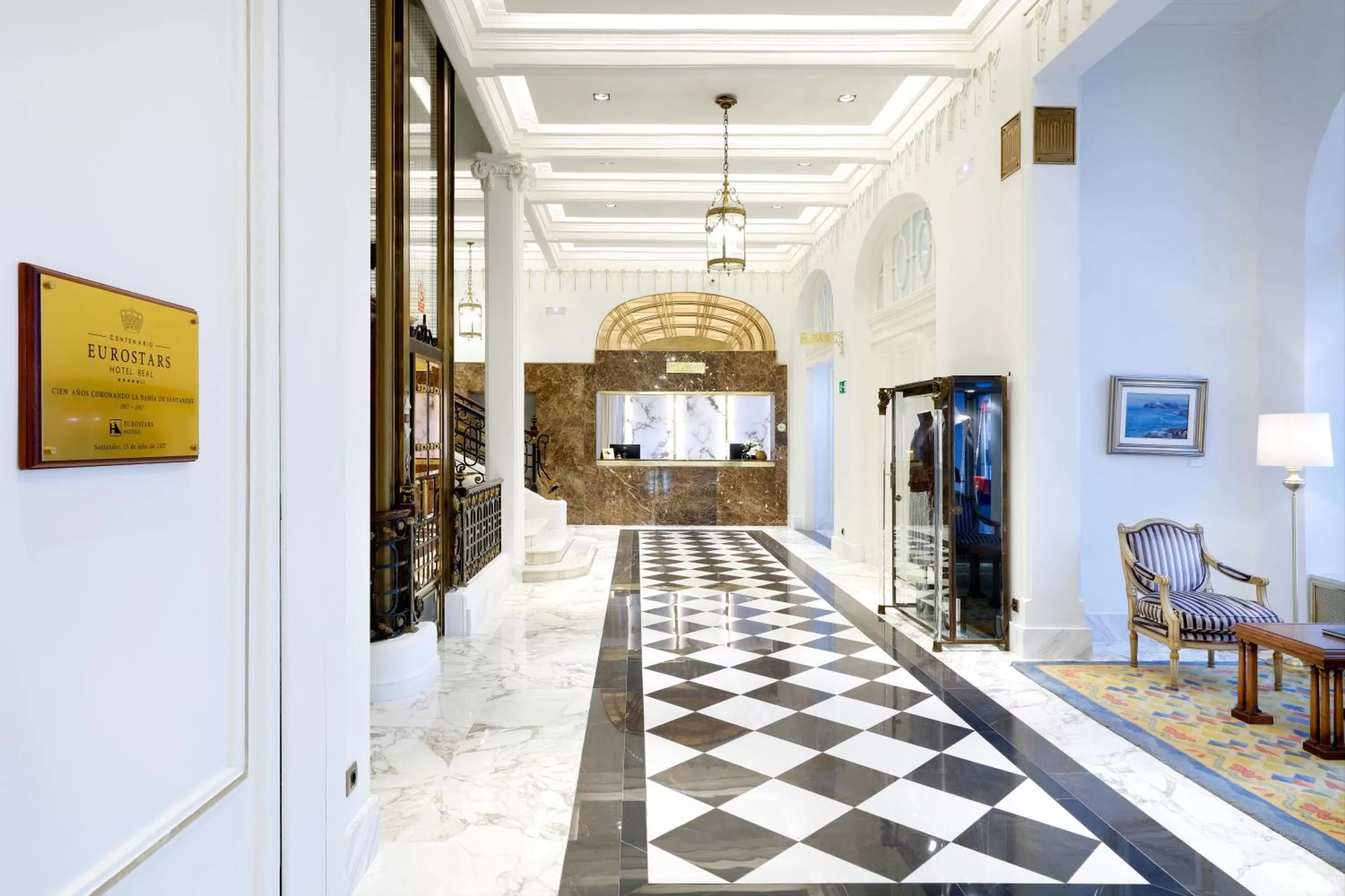 Lobby or reception in Eurostars Hotel Real