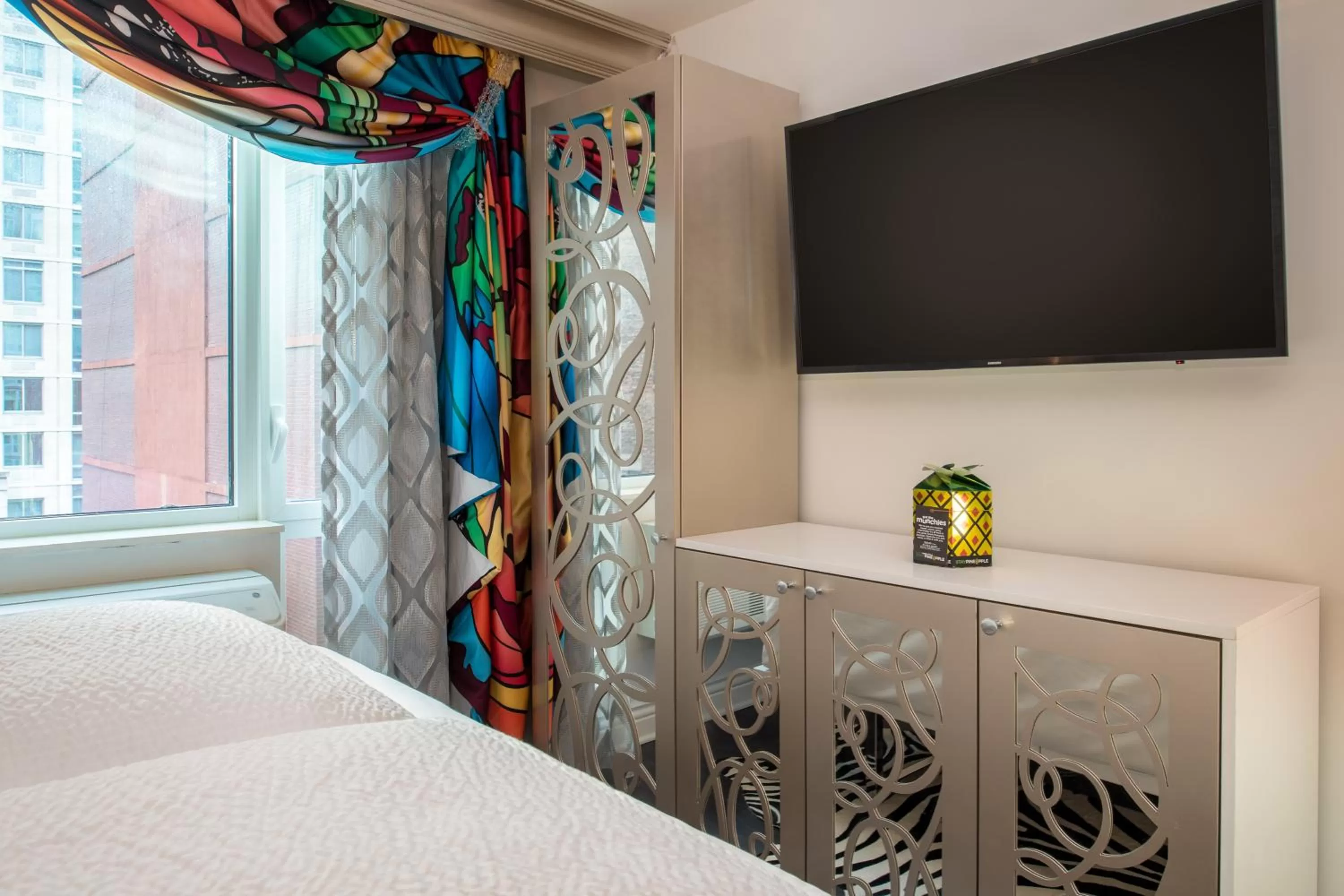 TV and multimedia, Bed in Staypineapple, An Artful Hotel, Midtown New York