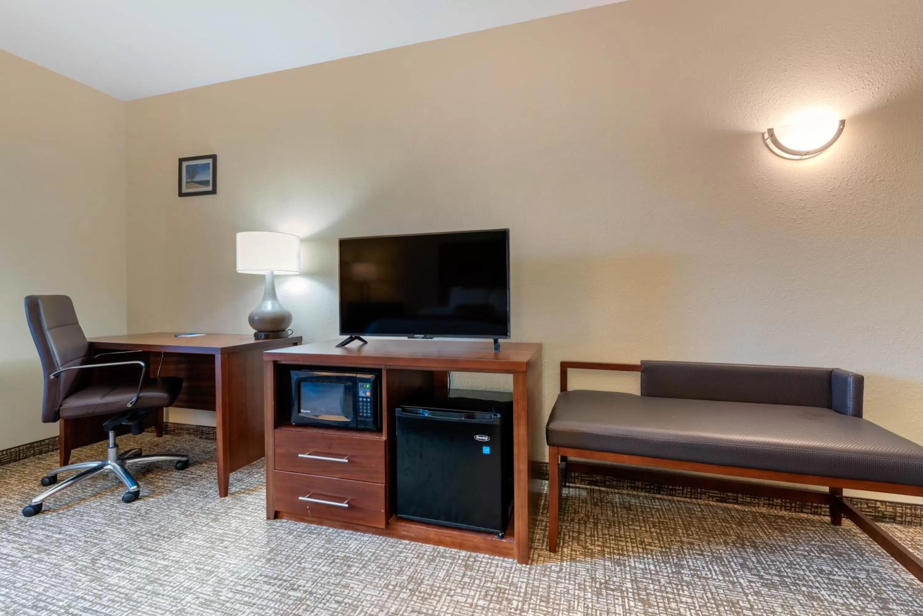 TV and multimedia in Comfort Inn & Suites