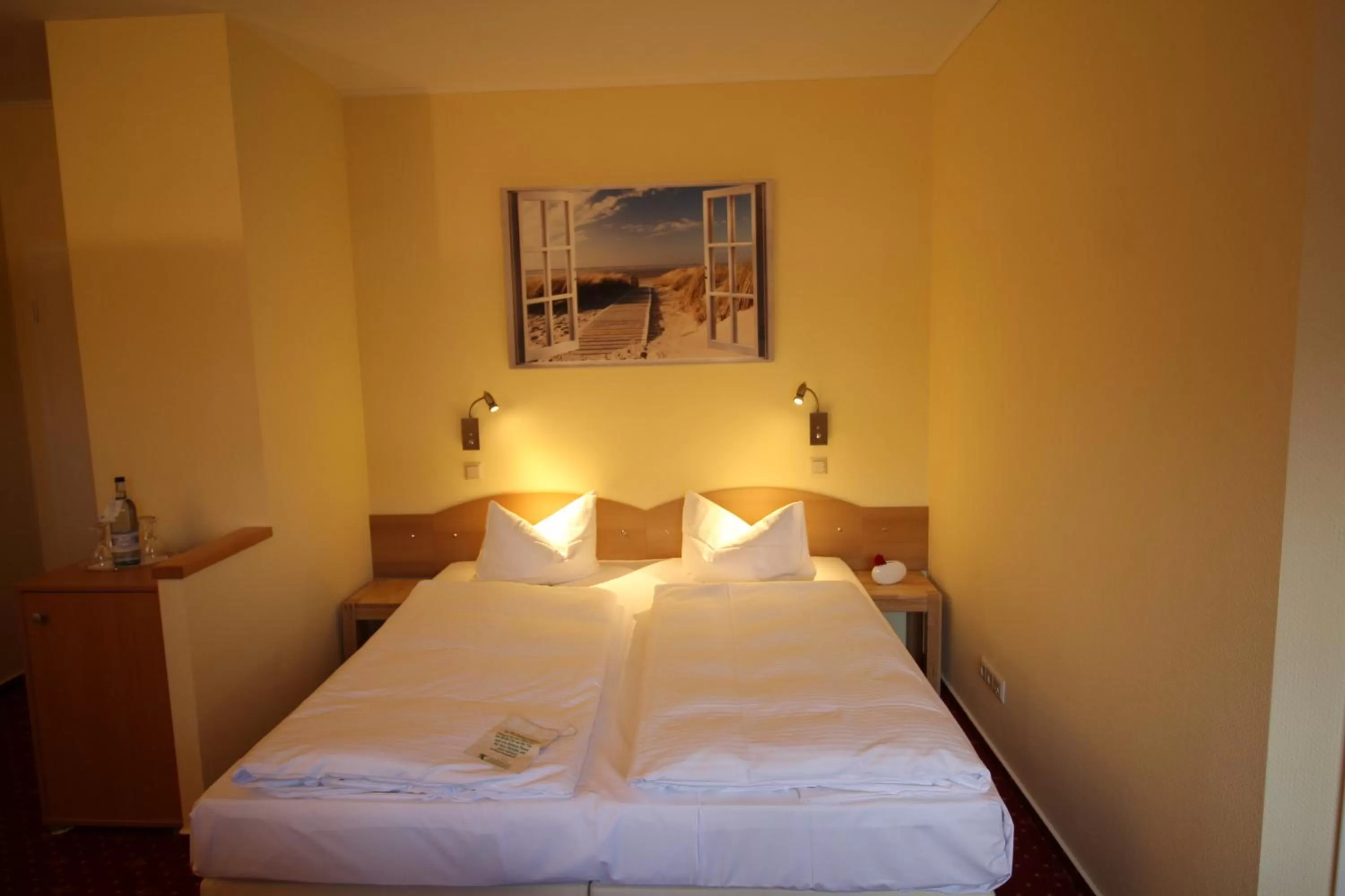 Photo of the whole room, Bed in Parkhotel Klüschenberg