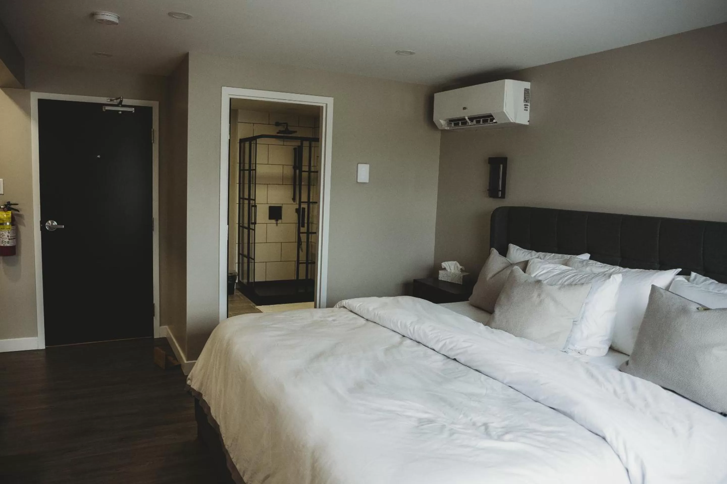 King Room in Riverside Suites