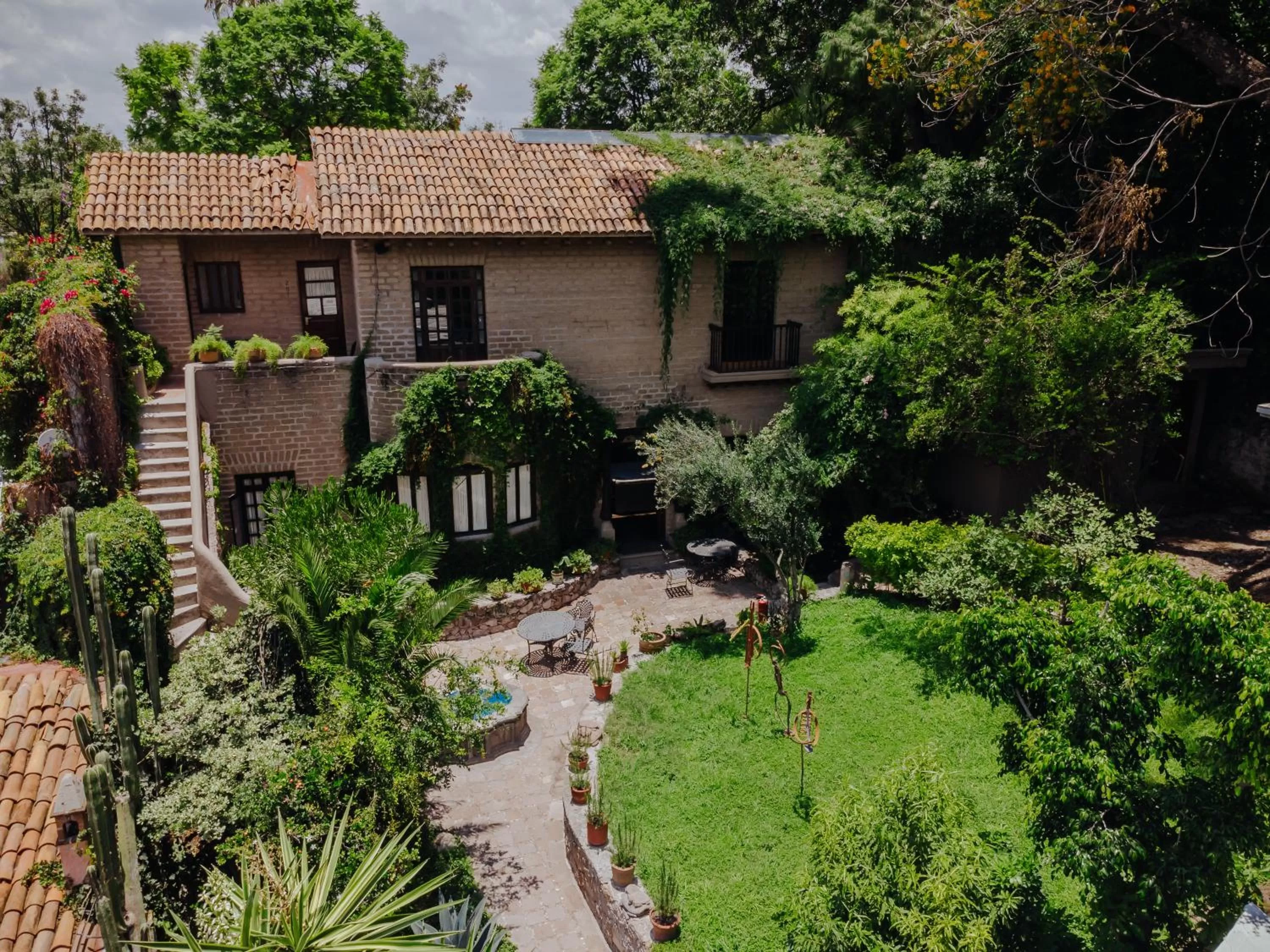 Property building in Casa Liza