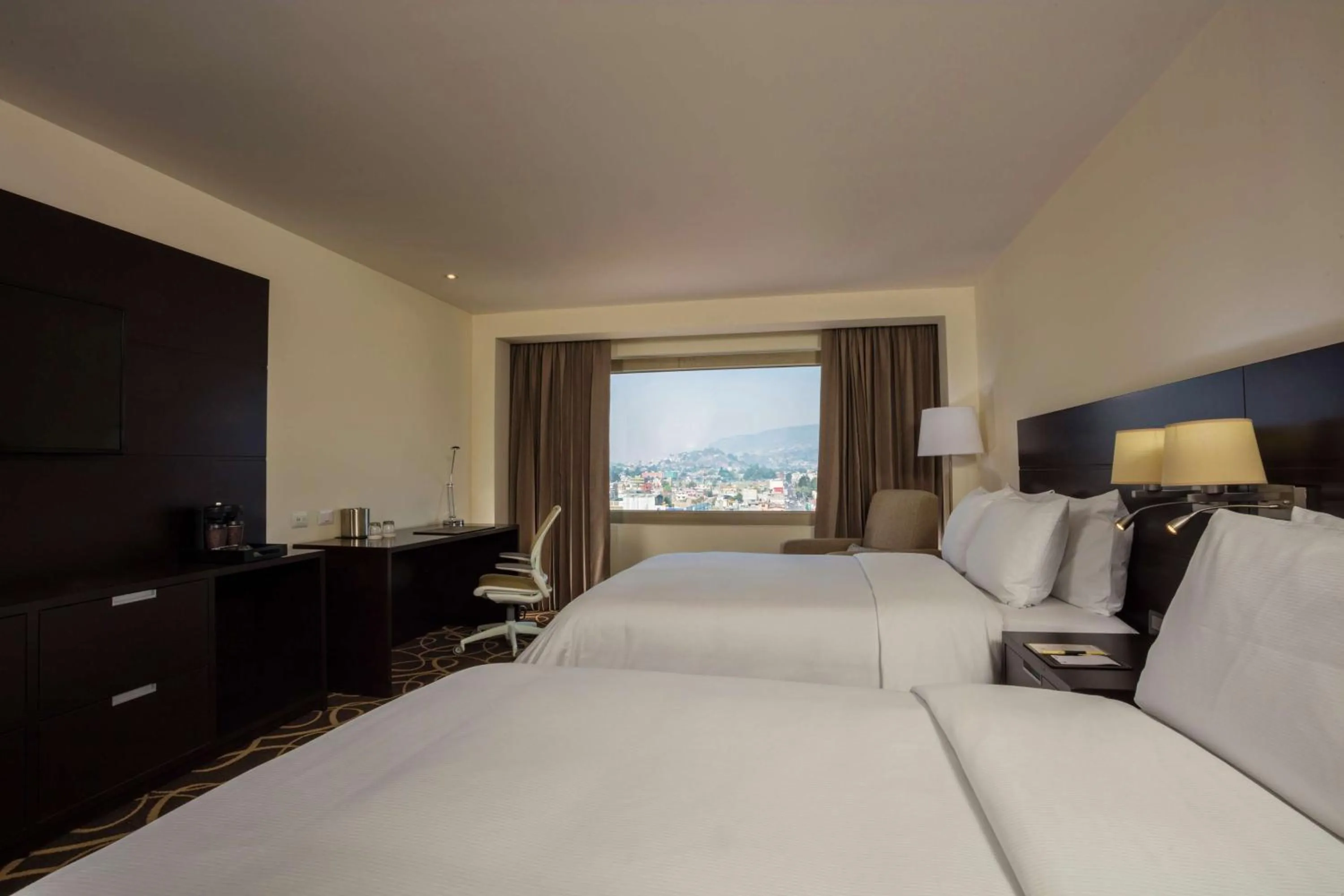 Bedroom, Bed in Doubletree By Hilton Toluca