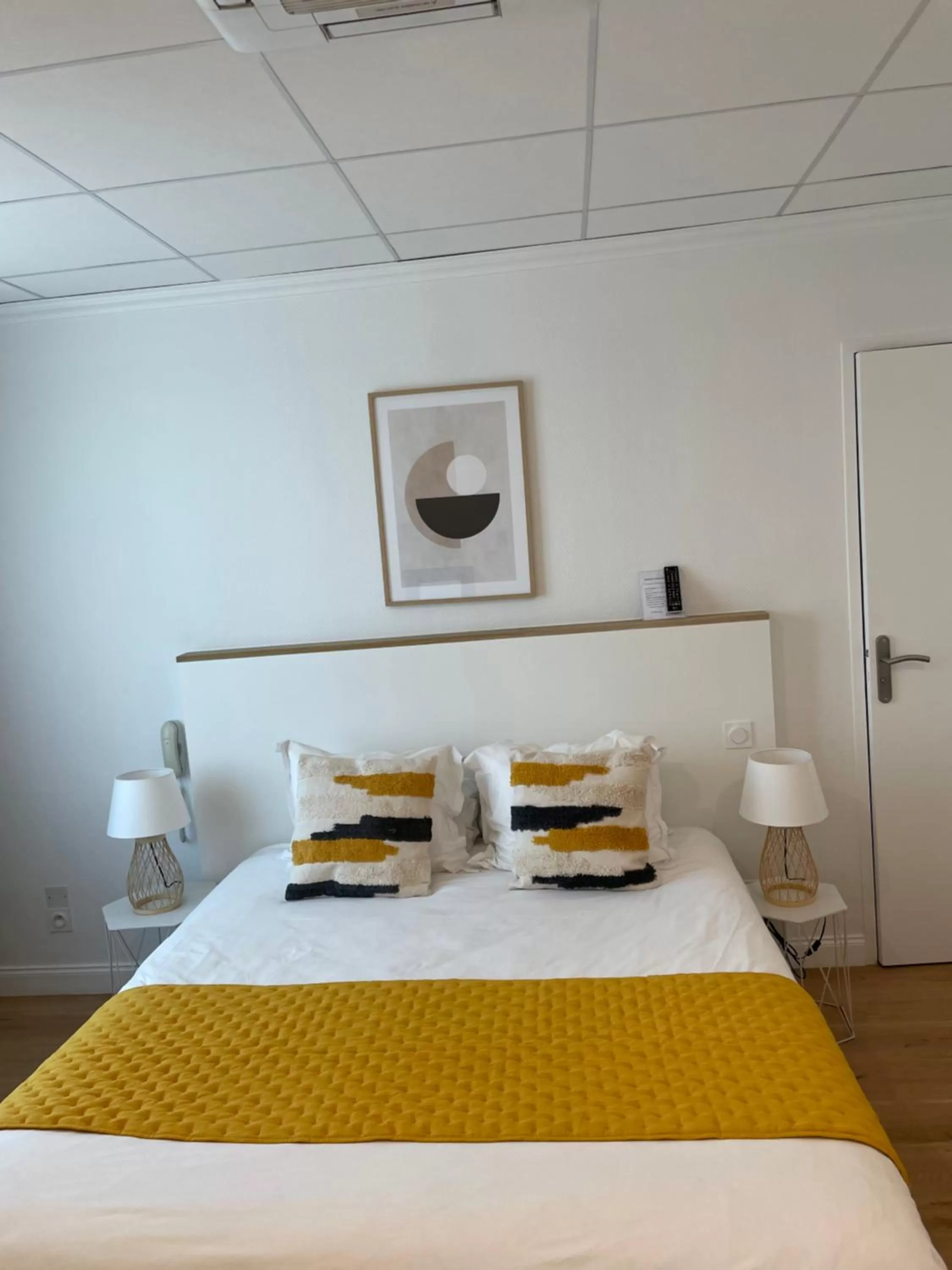 Bedroom, Bed in Hôtel Porte Mars Reims Gare Centre Arena