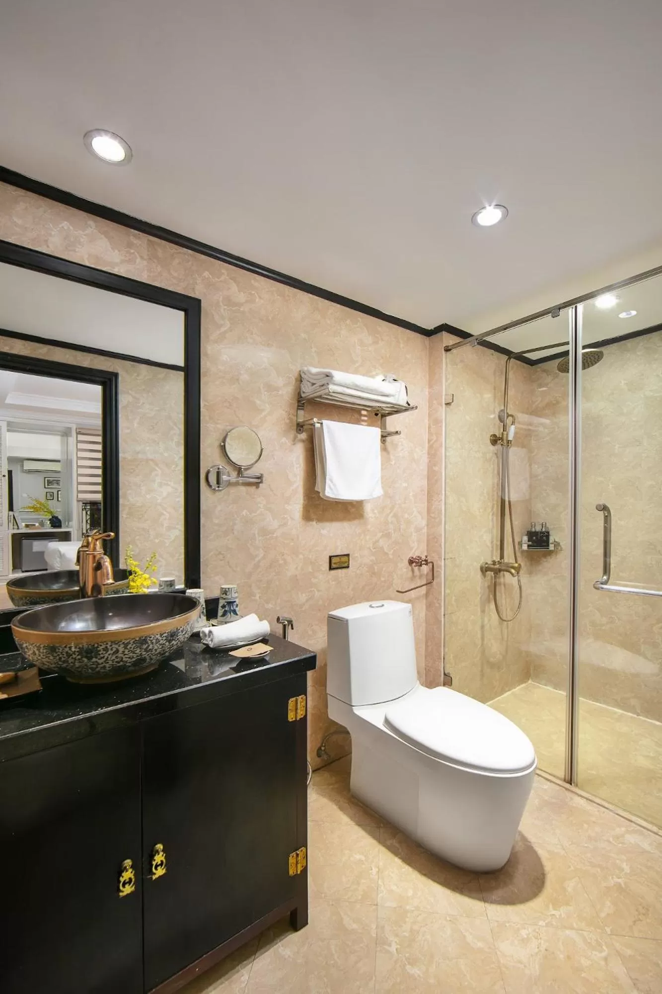 Bathroom in Lavender Central Hotel & Spa Hanoi