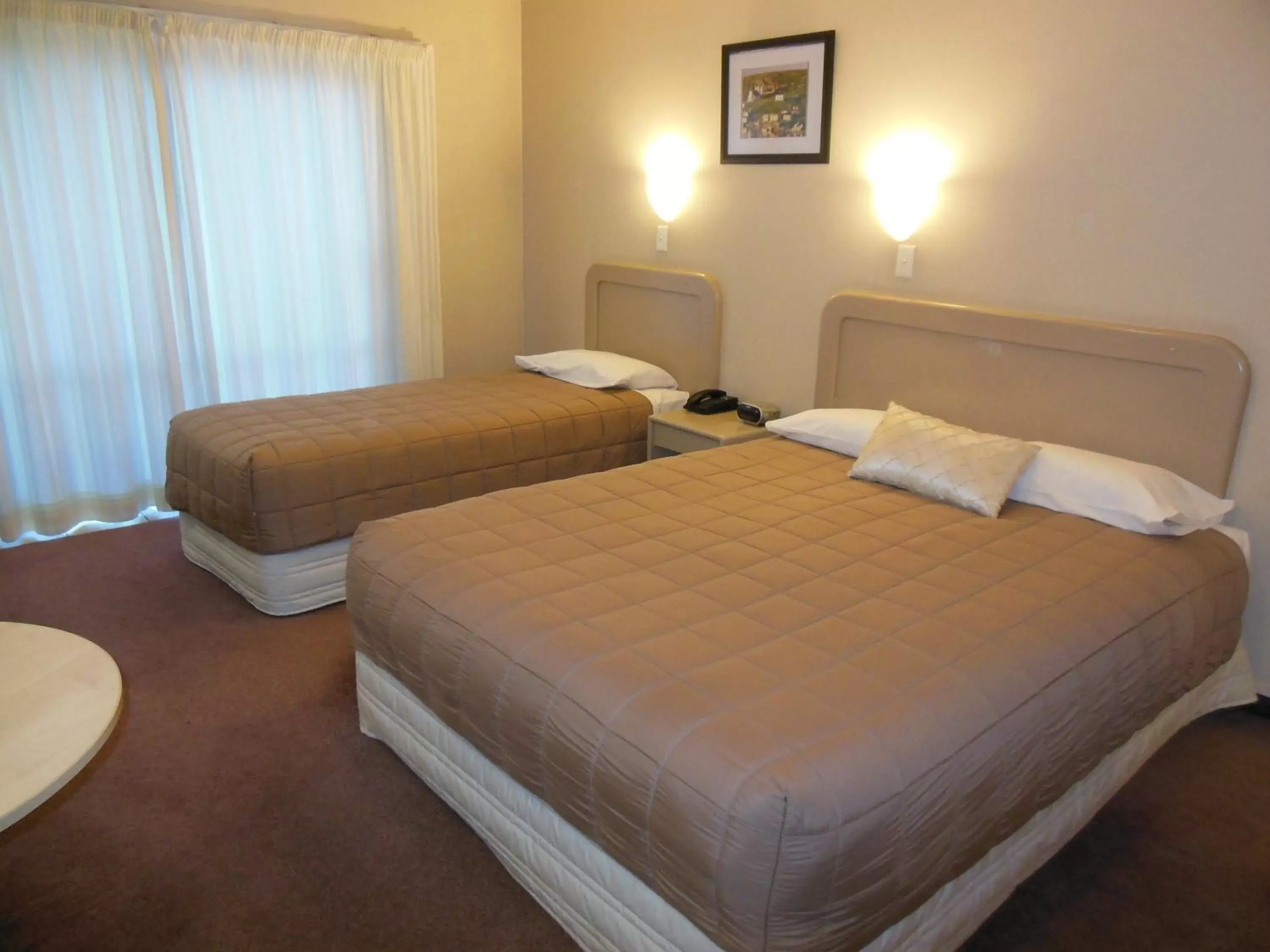 Deluxe Twin Studio in ASURE Camelot Arms Motor Lodge Deluxe Twin Studio in ASURE Camelot Arms Motor Lodge