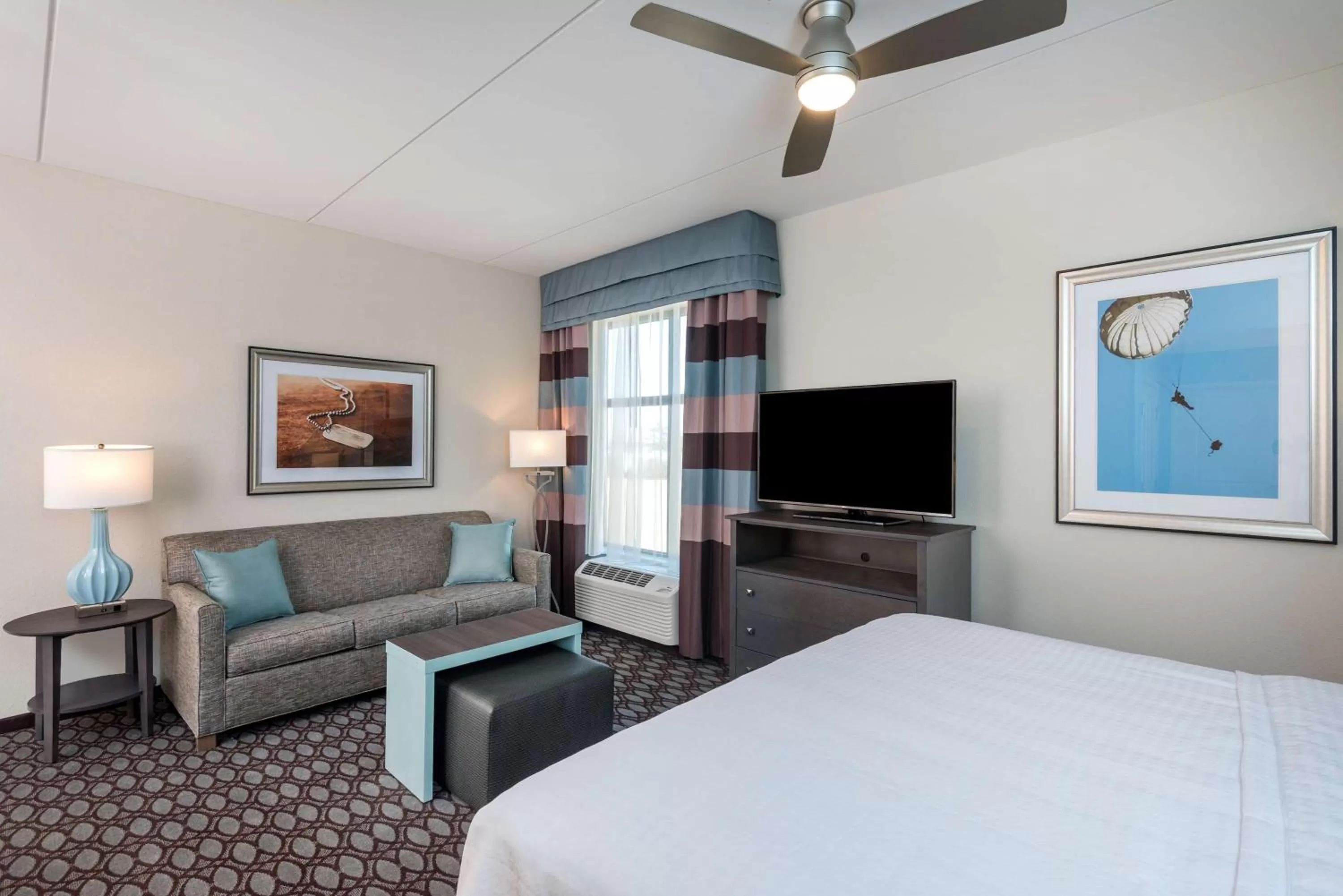 Living room, Bed in Homewood Suites By Hilton Fayetteville