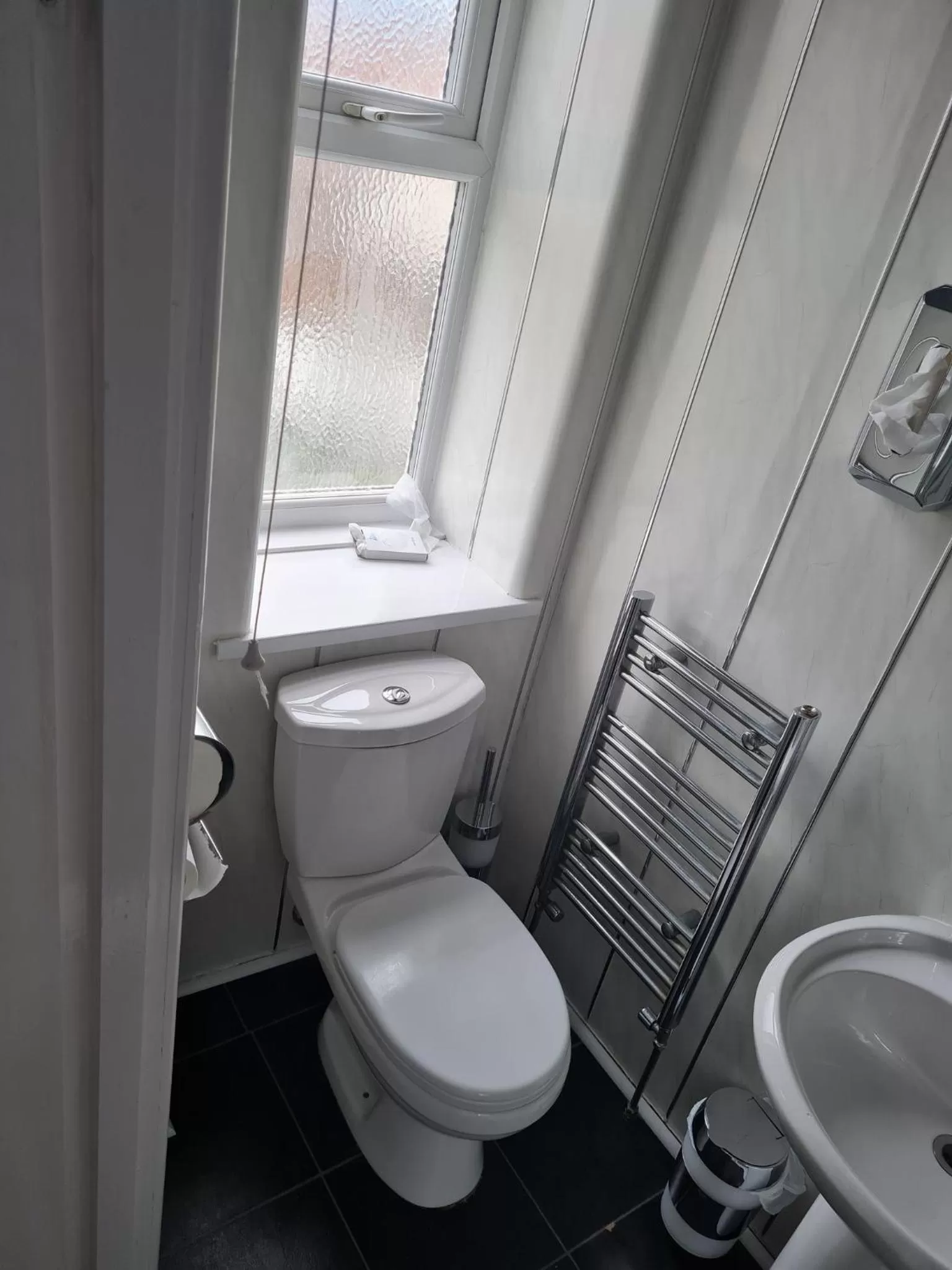 Bathroom in Queens Plaza Hotel