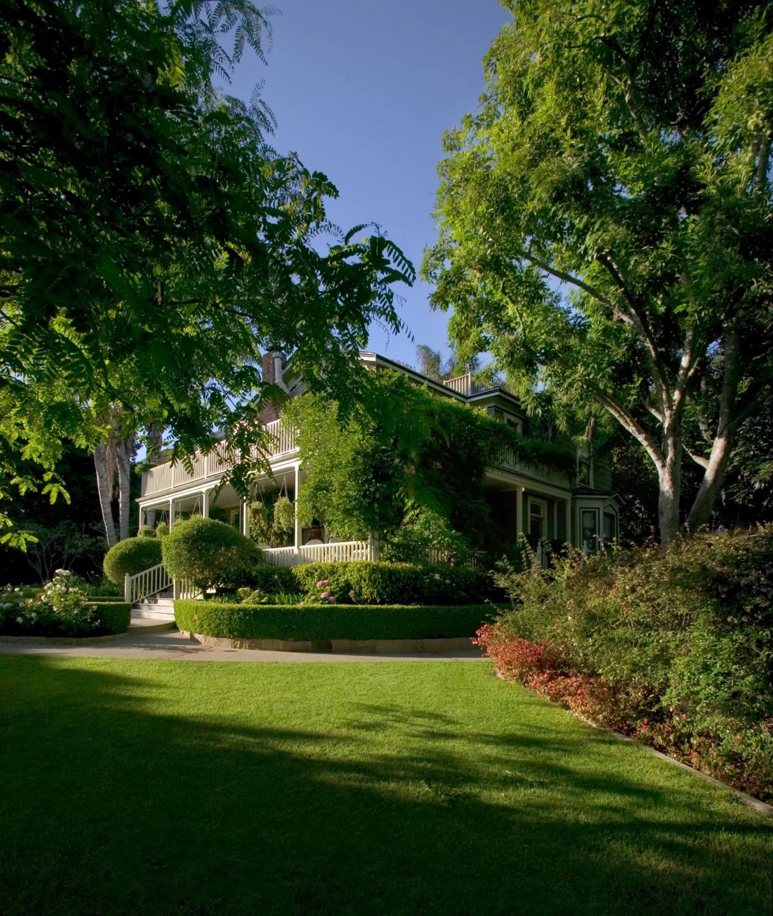 Garden in Simpson House Inn