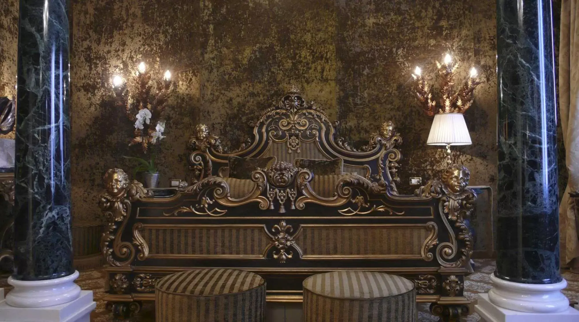 Exclusive Suite with Canal View in Hotel Metropole Venezia Exclusive Suite with Canal View in Hotel Metropole Venezia