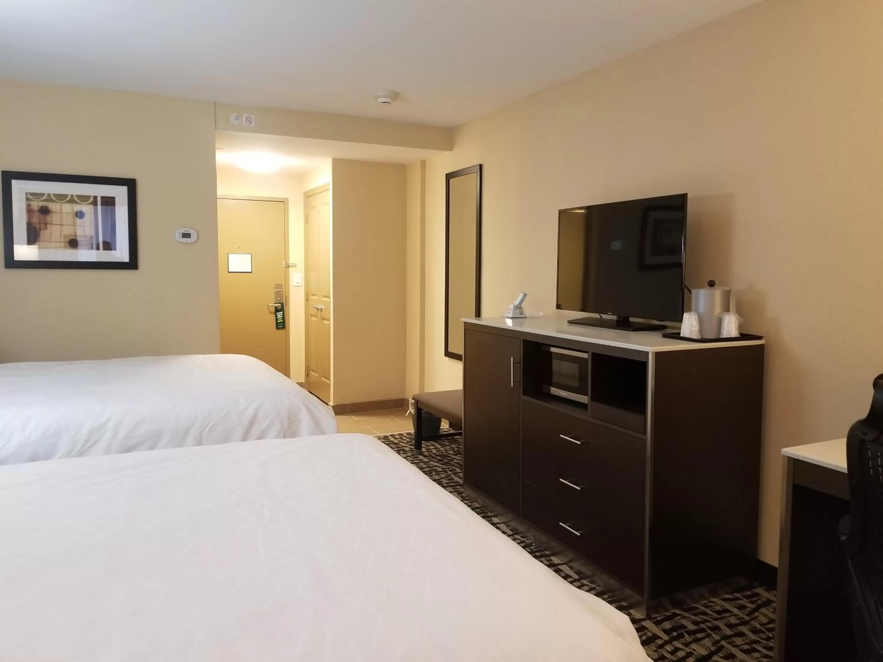 Bed in Holiday Inn Poughkeepsie by IHG