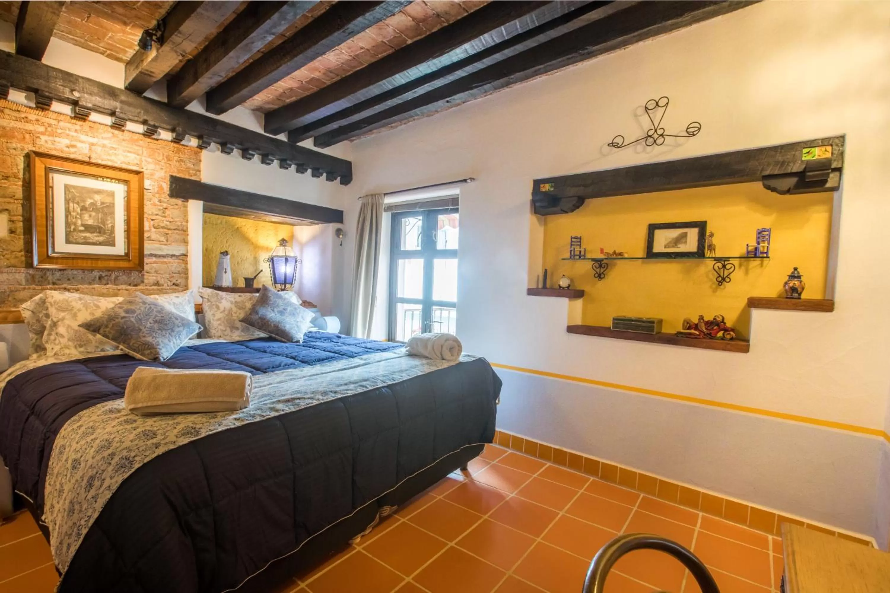 Photo of the whole room, Bed in Sanbernabé tres