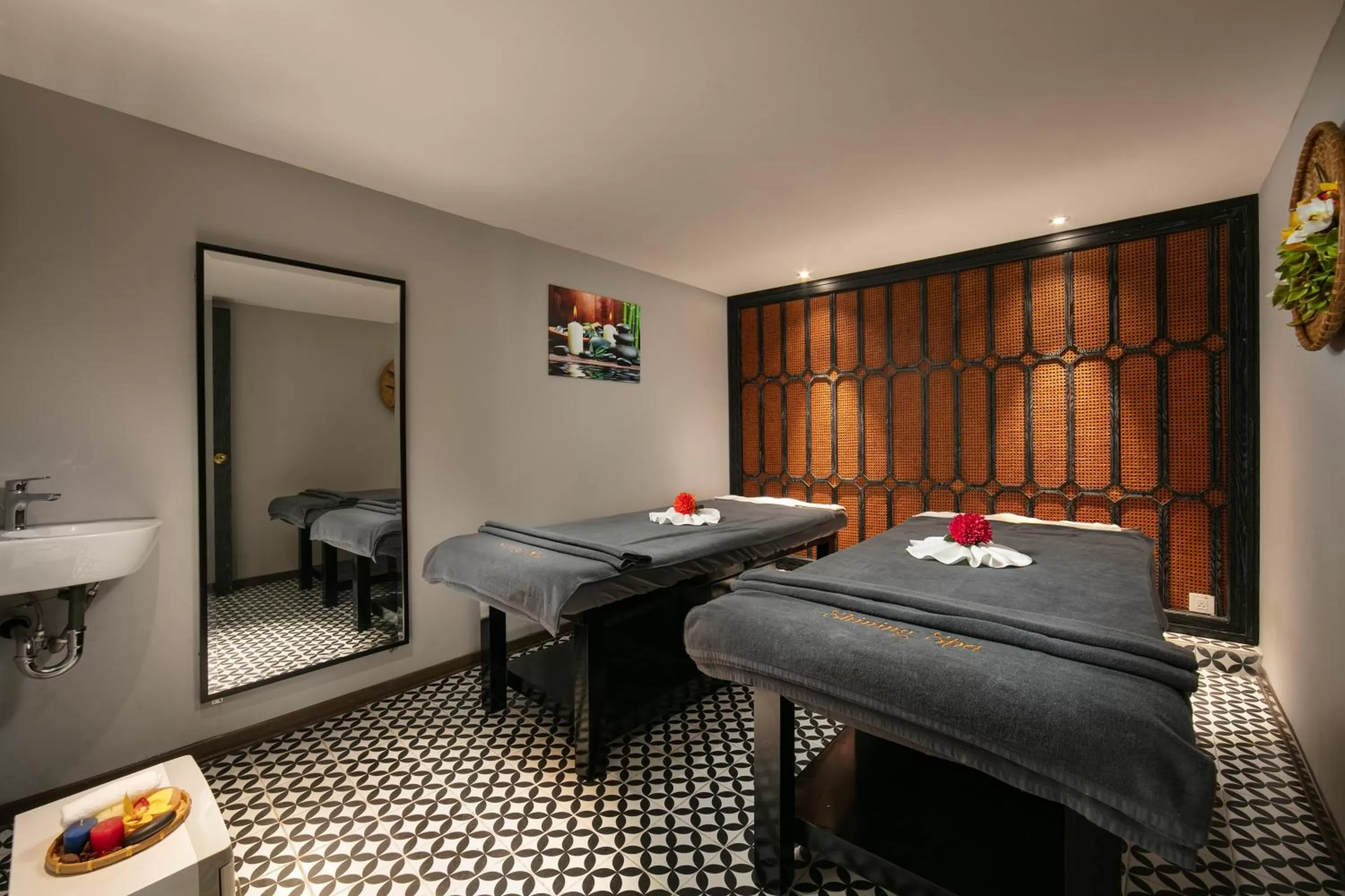 Massage, Bed in Shining Central Hotel & Spa