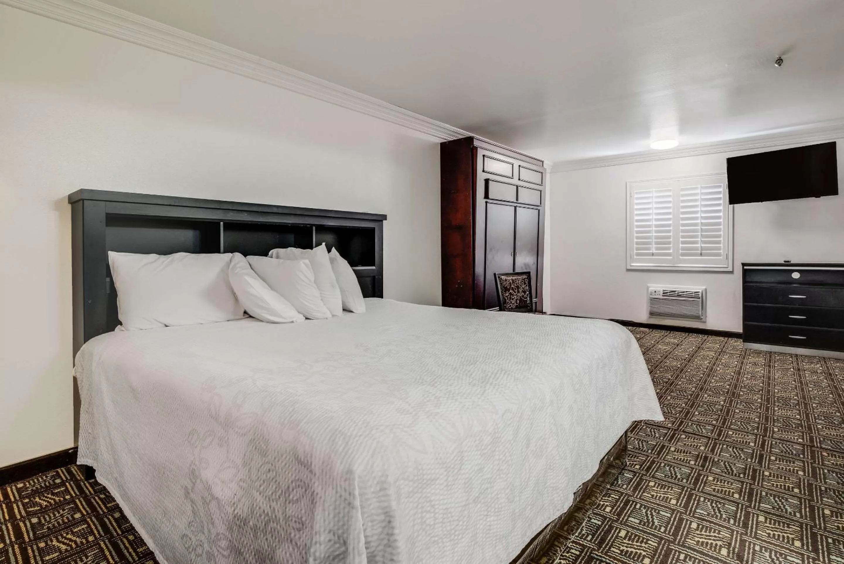 Bedroom, Bed in Rodeway Inn Old Town Temecula