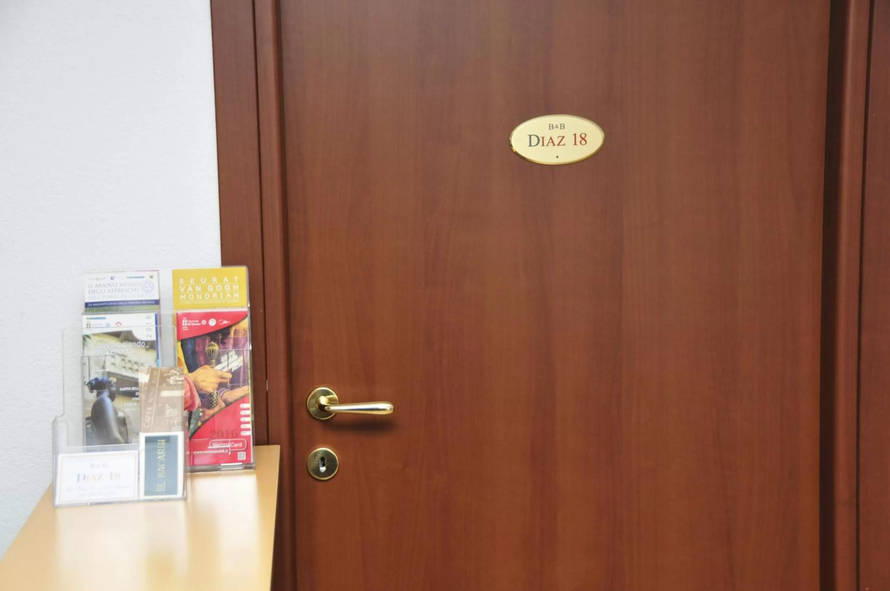 Logo/Certificate/Sign in Diaz 18