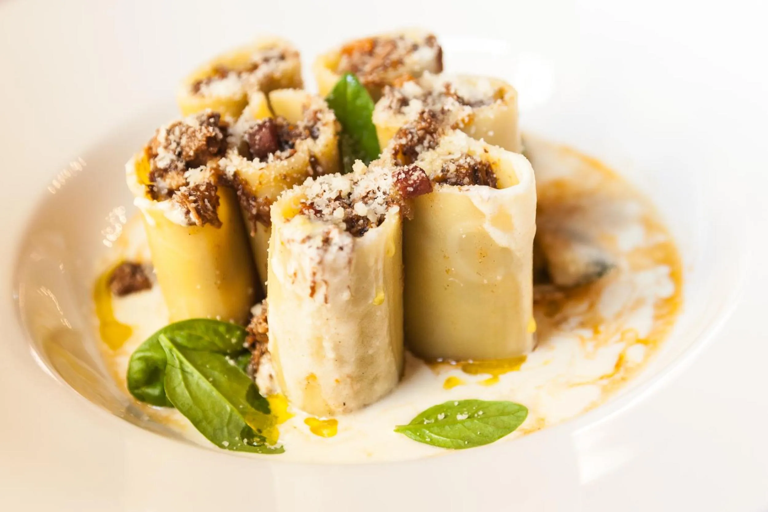 Restaurant/places to eat in Villa Pitiana