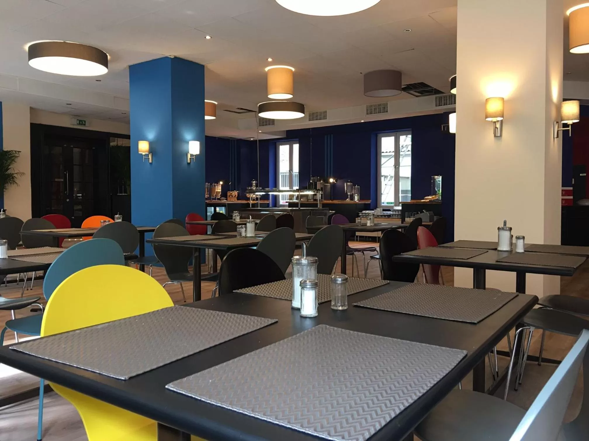 Restaurant/places to eat in Hotel Continental