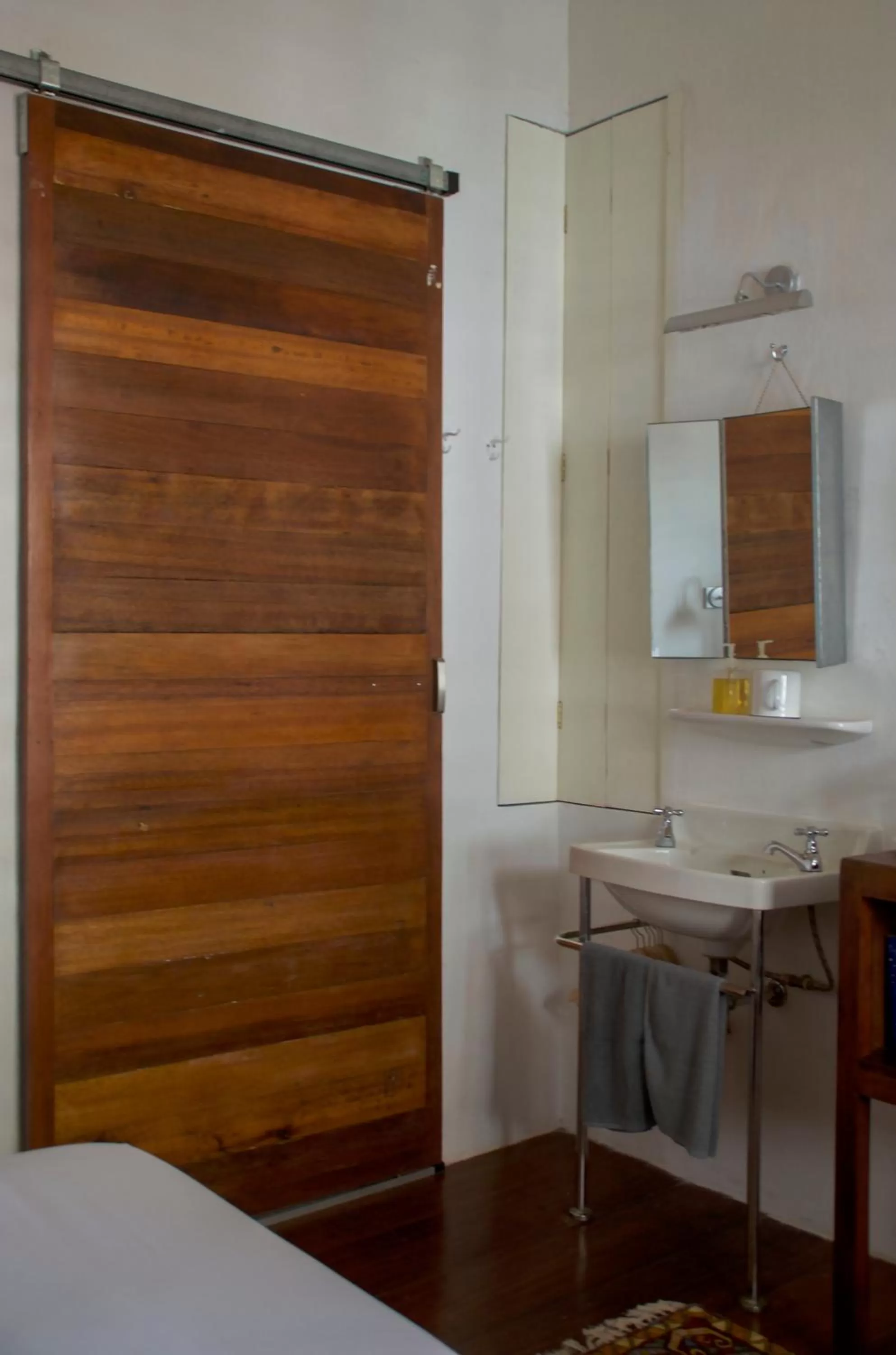 Decorative detail, Bed in Ren I Tang Heritage Inn