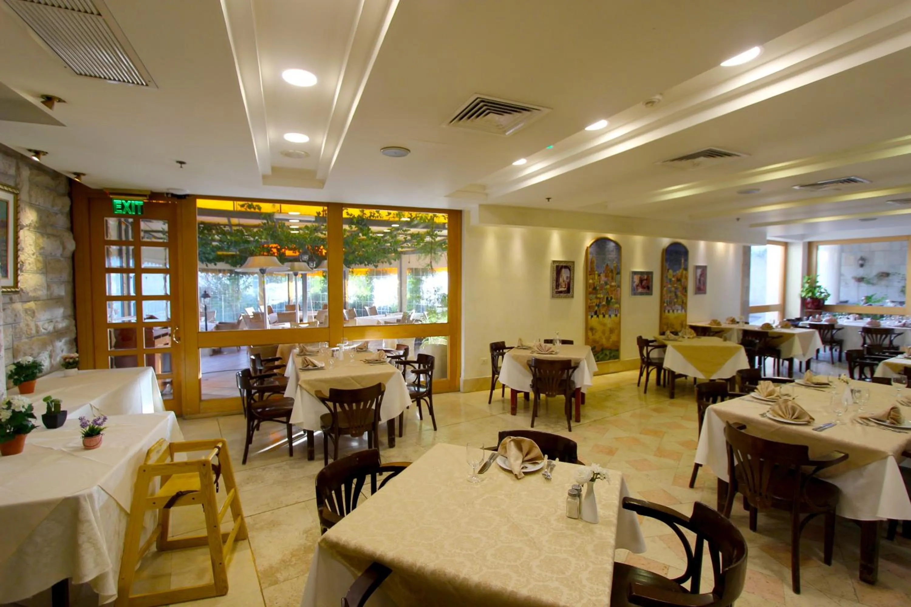 Restaurant/places to eat in Ambassador Hotel