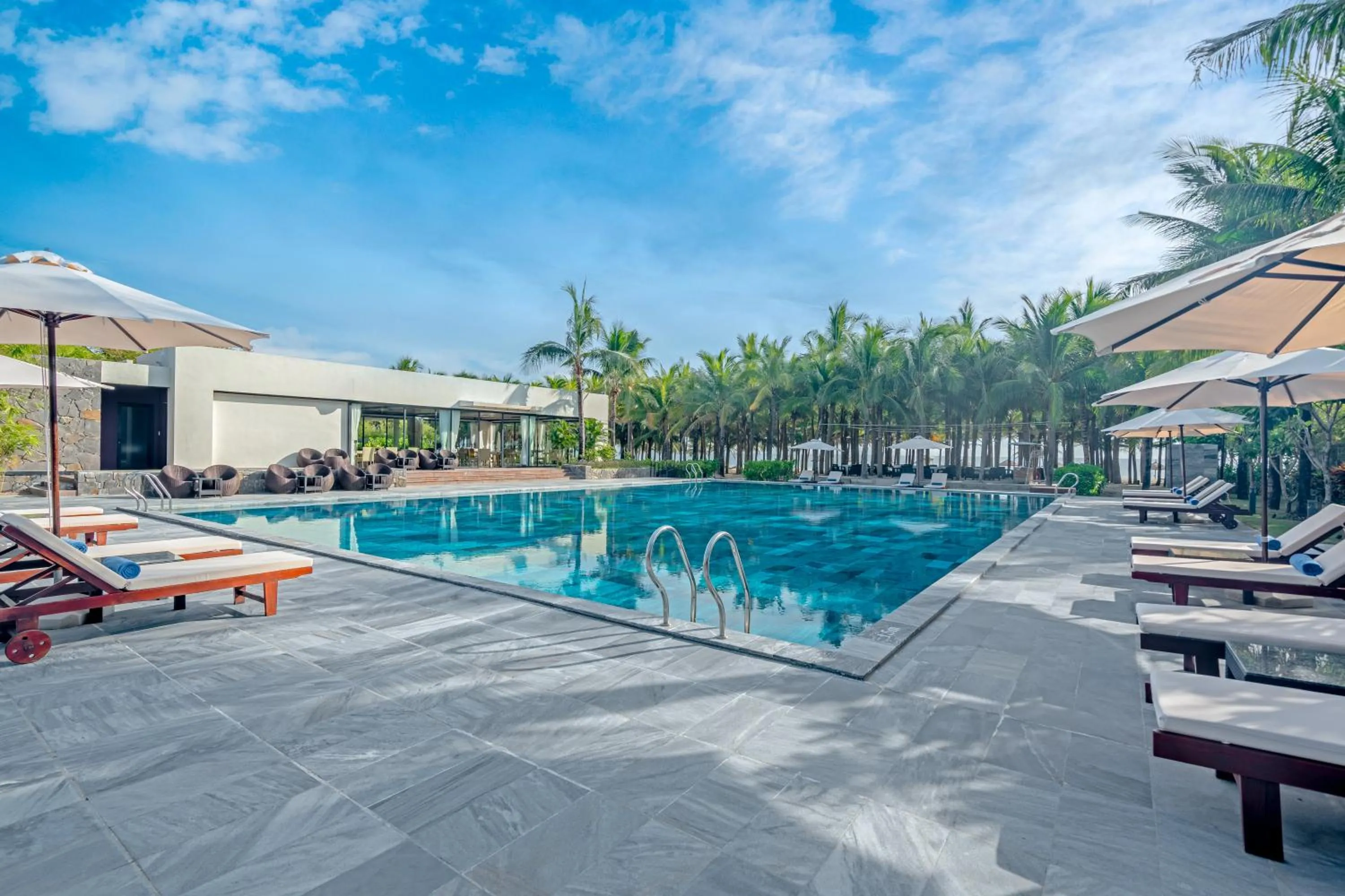 Swimming pool in Grandvrio Ocean Resort Danang