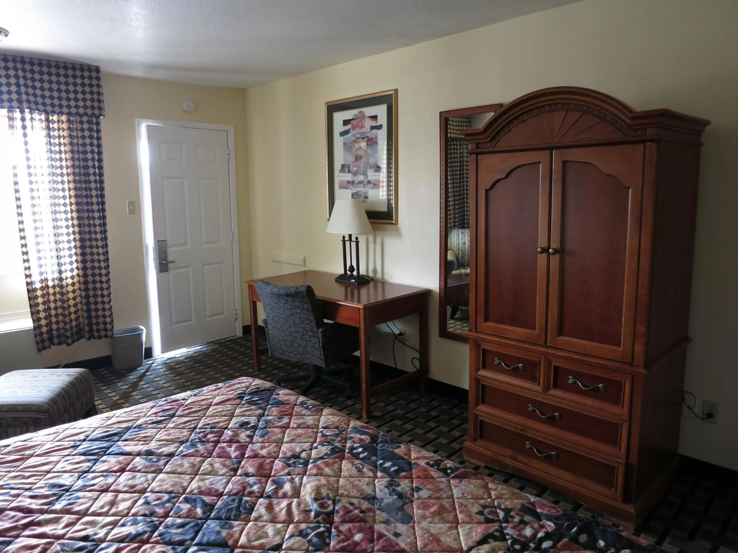 Living room, Bed in The inn at Mexia