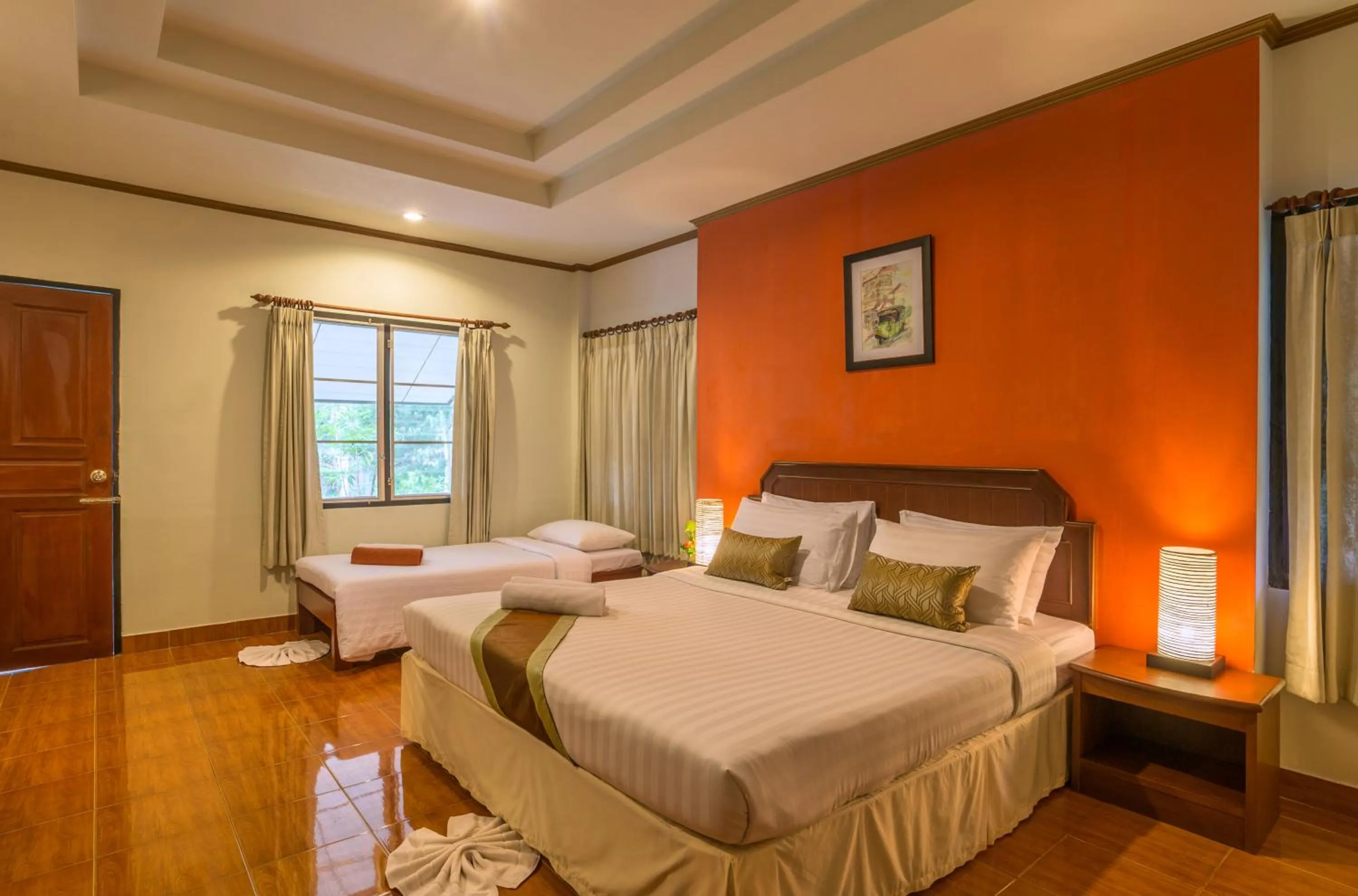 Bed in Lanta Manda Resort