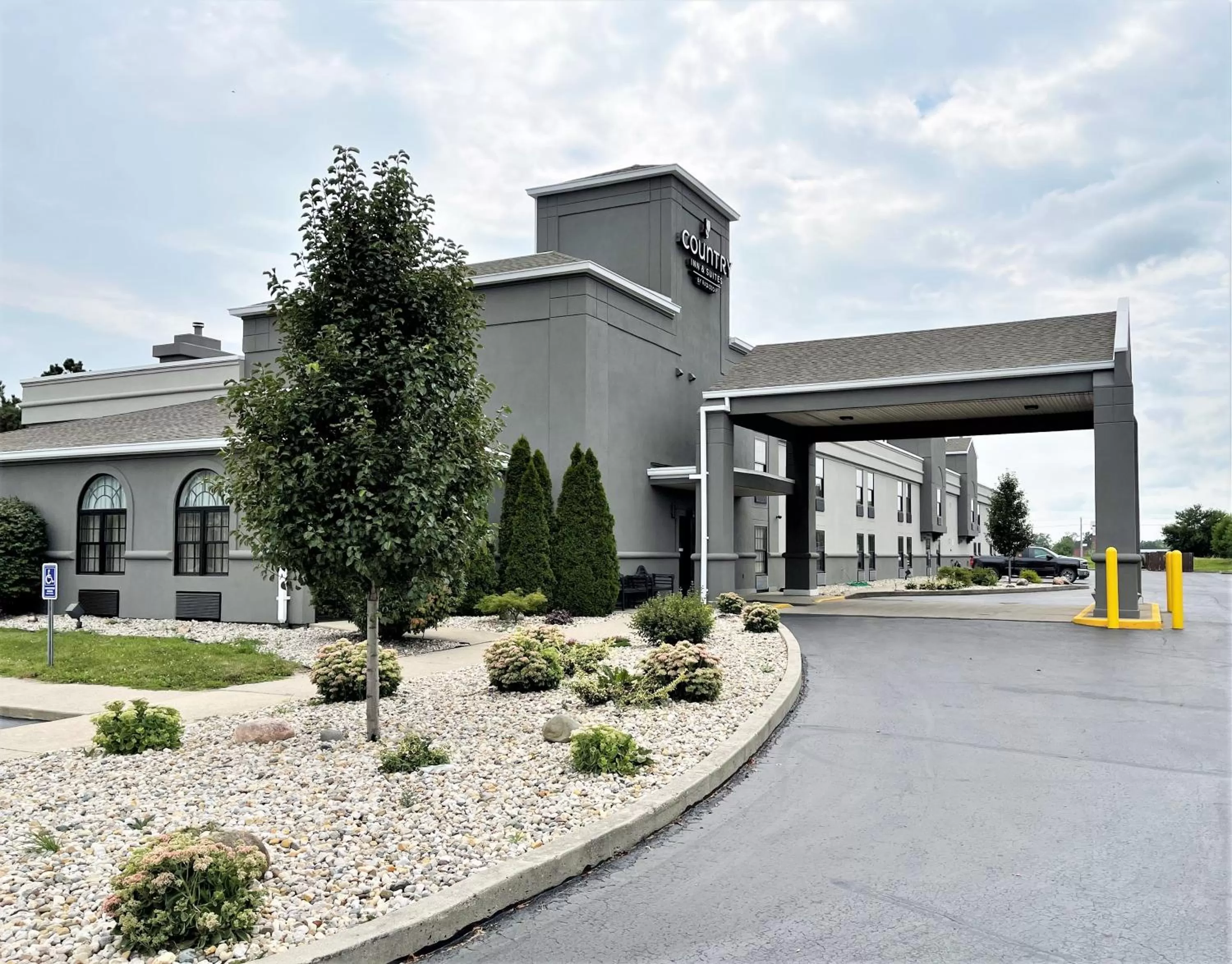 Property building in Country Inn & Suites by Radisson, Greenfield, IN