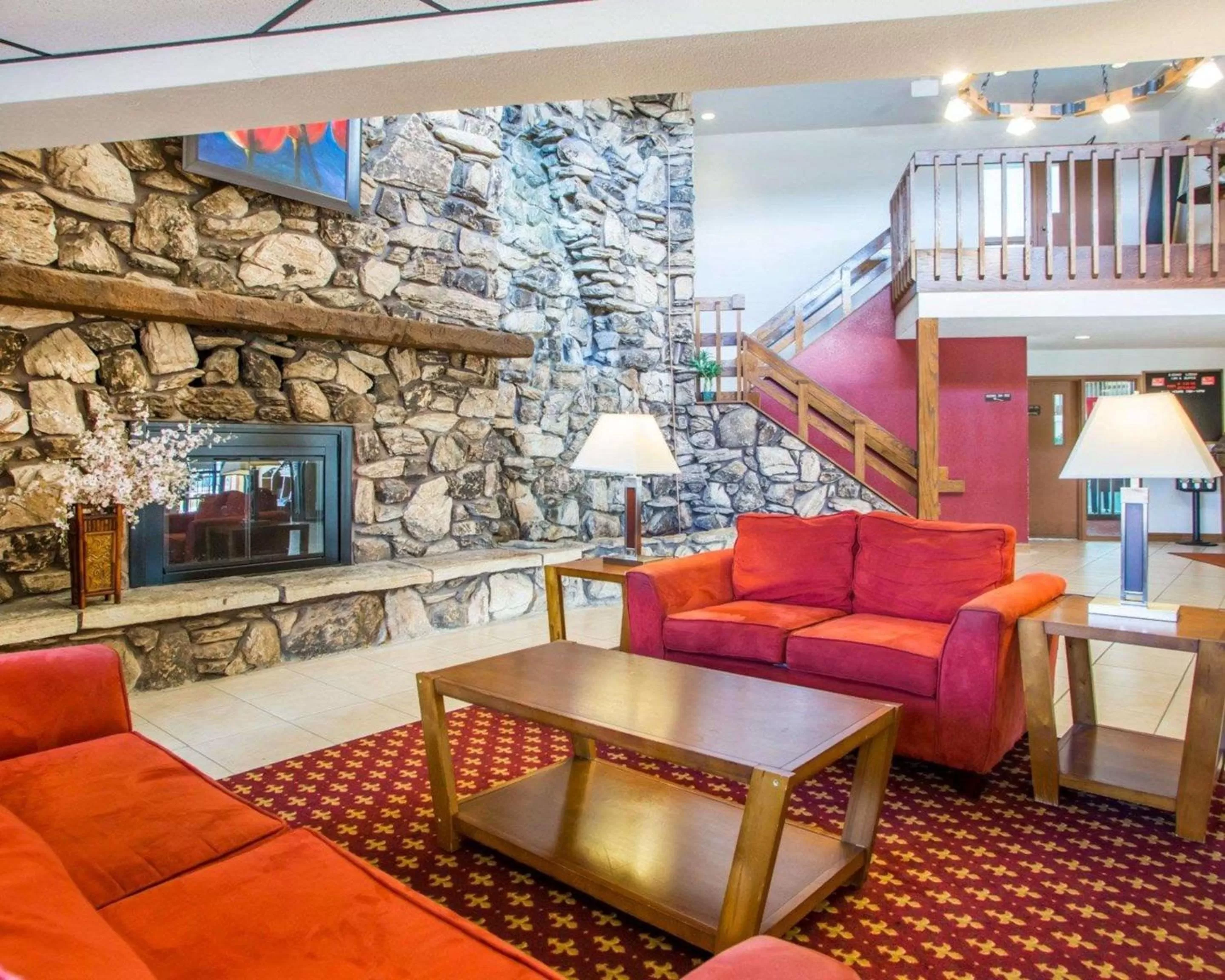 Lobby or reception in Econo Lodge Inn & Suites Stevens Point