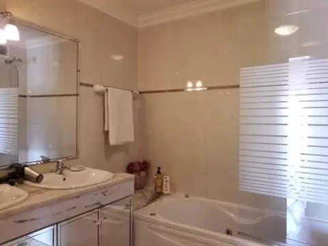 Bathroom in @Georgette