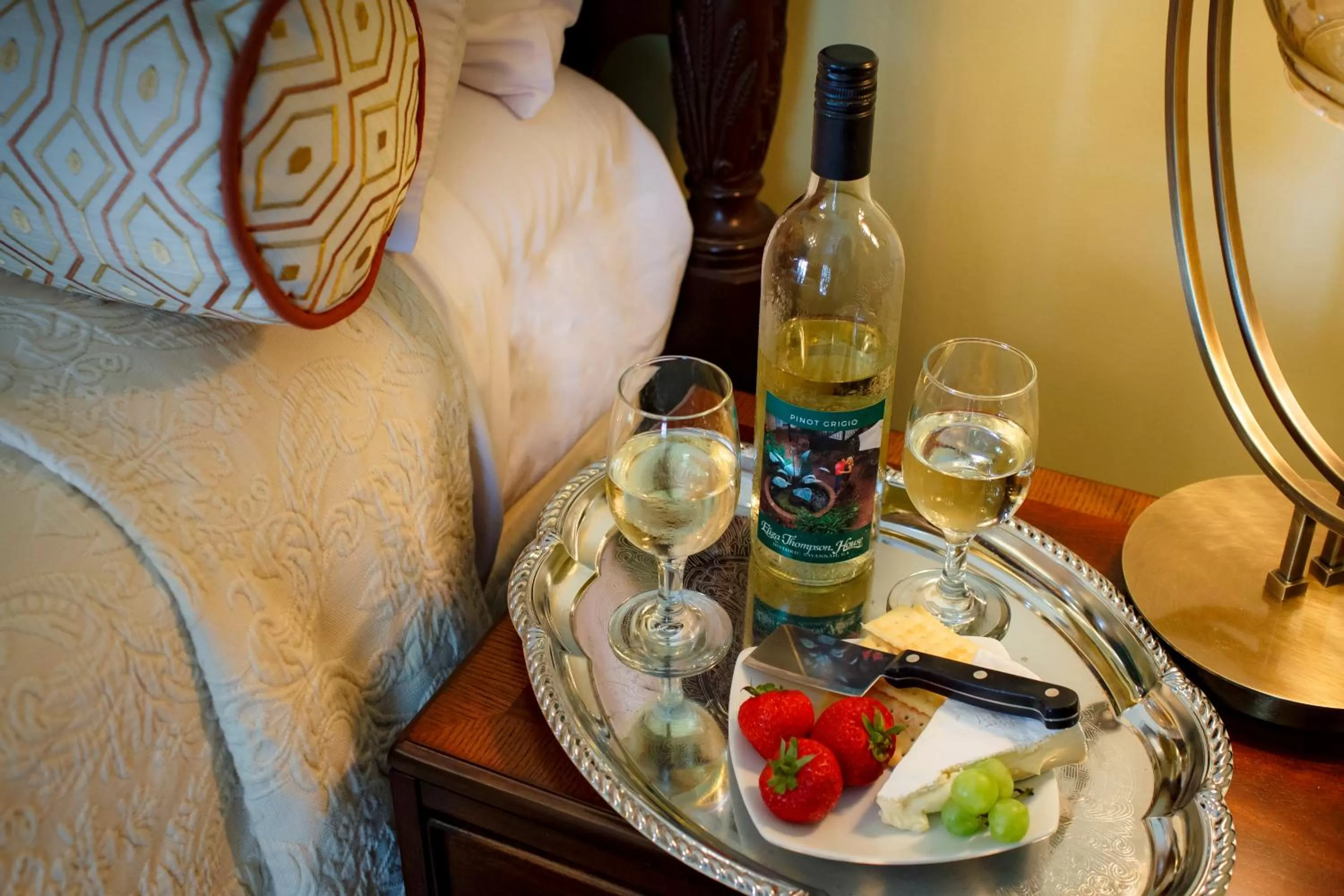 Food and drinks in Eliza Thompson House, Historic Inns of Savannah Collection