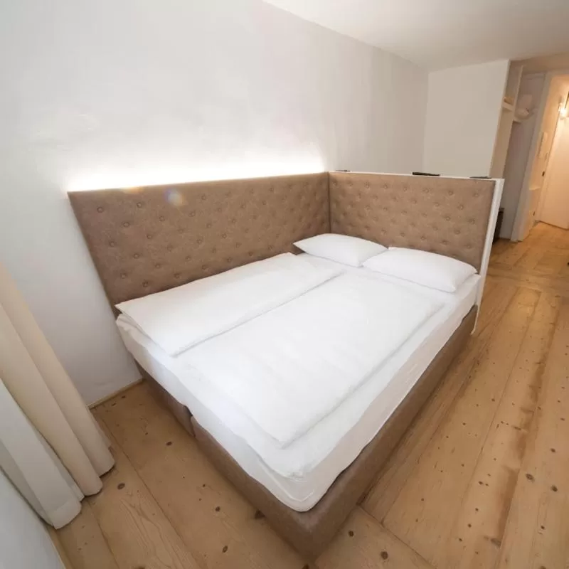 Bed in Sir Thomas Bed and More