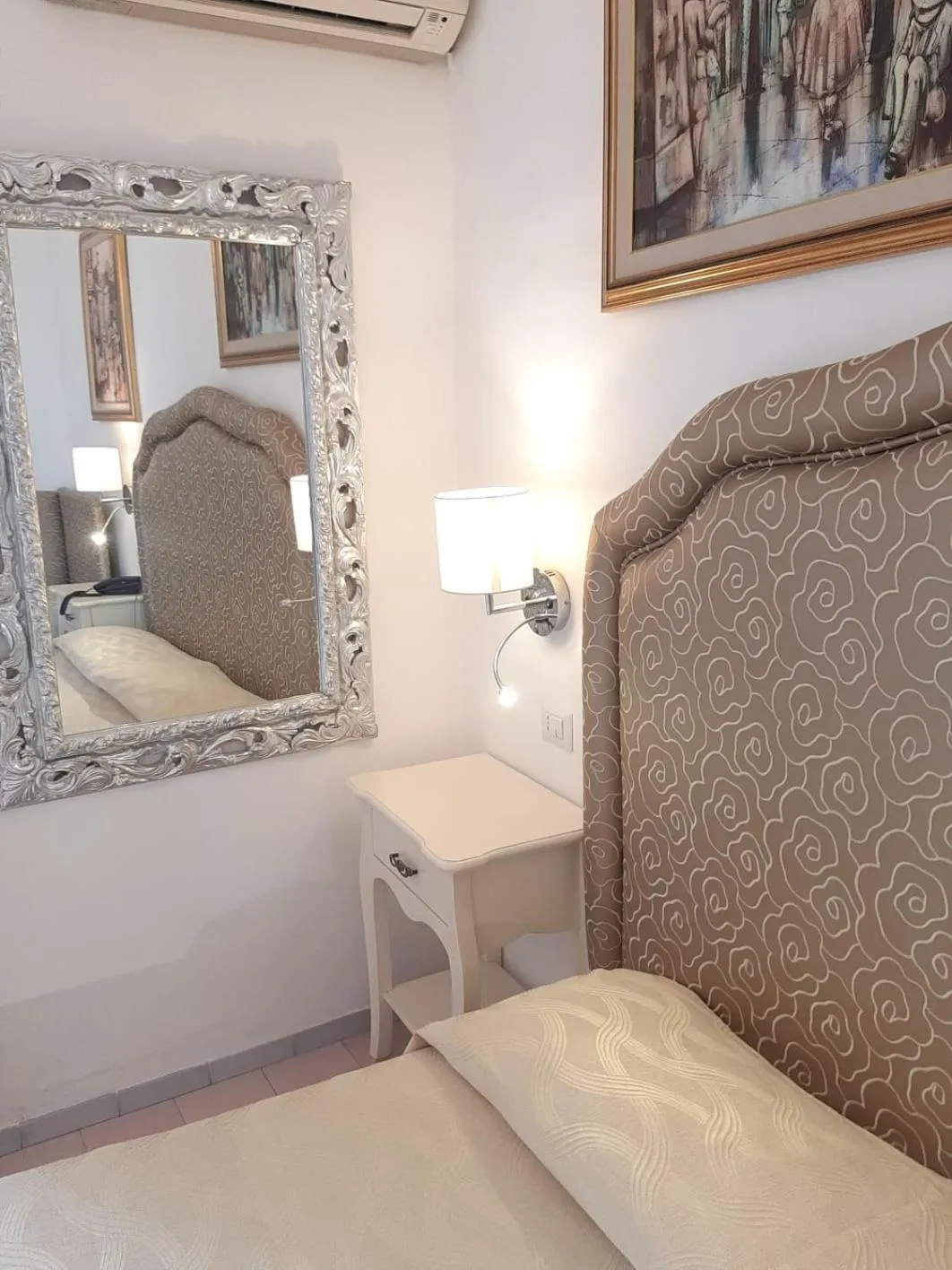 Bed in Hotel La Perla