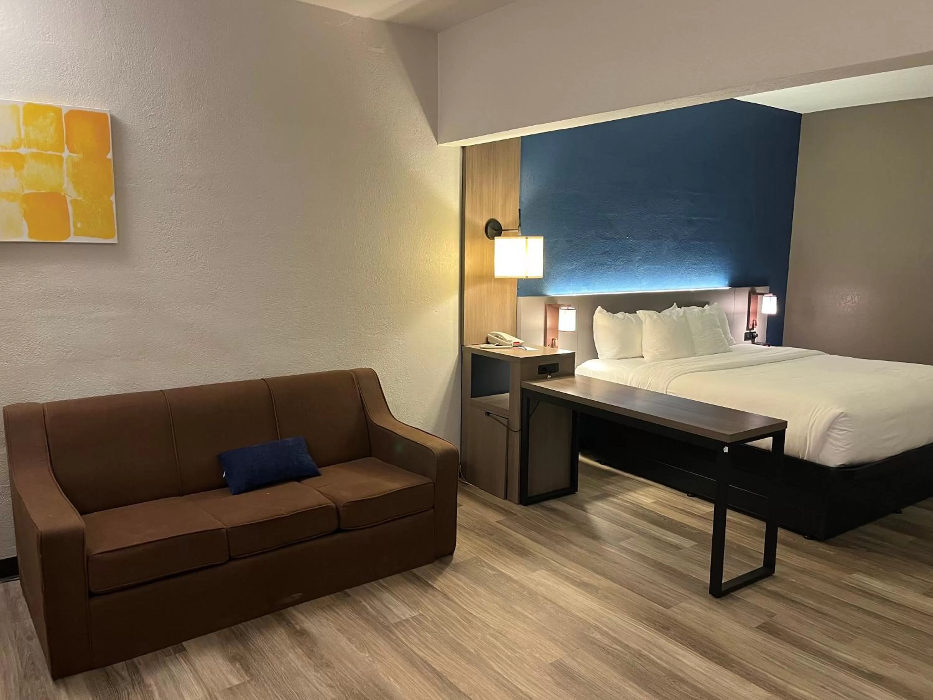 Property building, Bed in Comfort Suites Clearwater - Dunedin