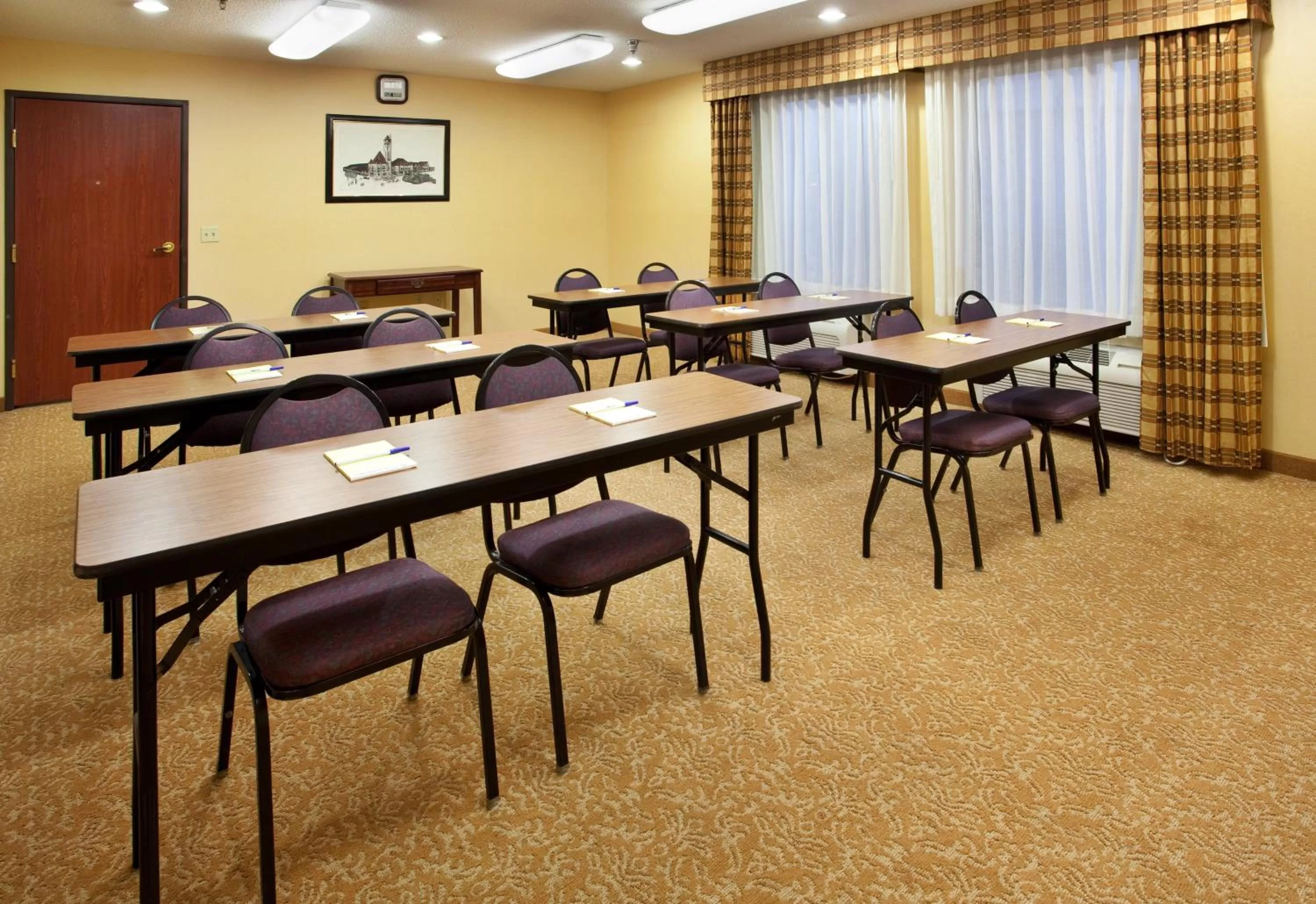 Meeting/conference room in Holiday Inn Express Hotel & Suites Fenton/I-44 by IHG