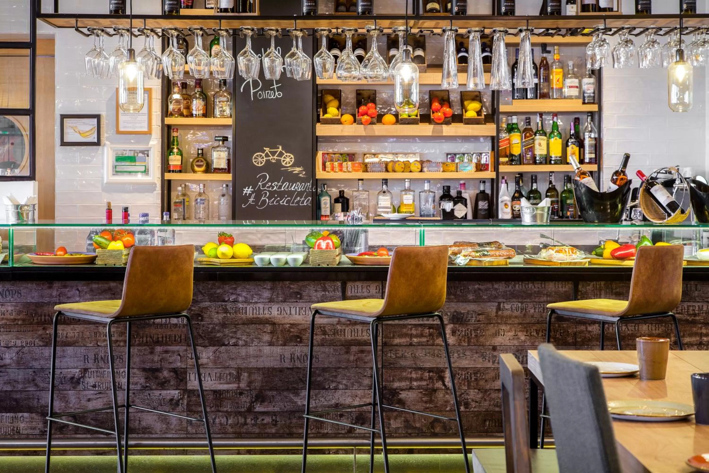 Lounge or bar in Novotel Lisboa